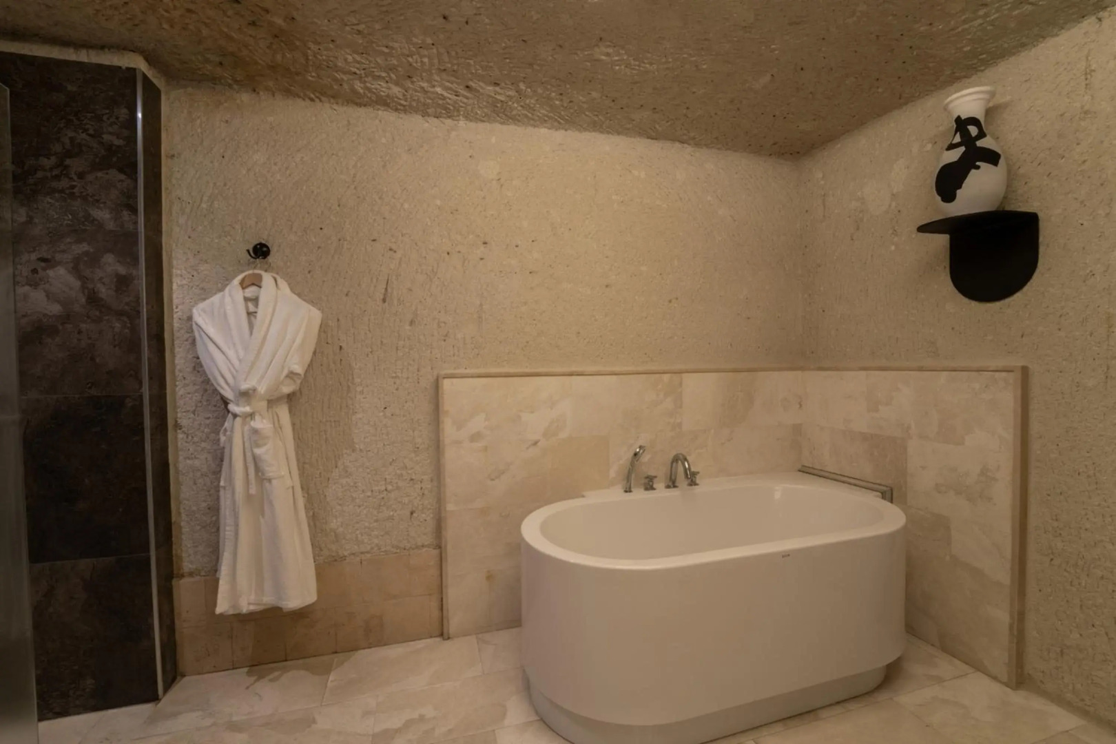 Artemis Cave Suites - Adults Only