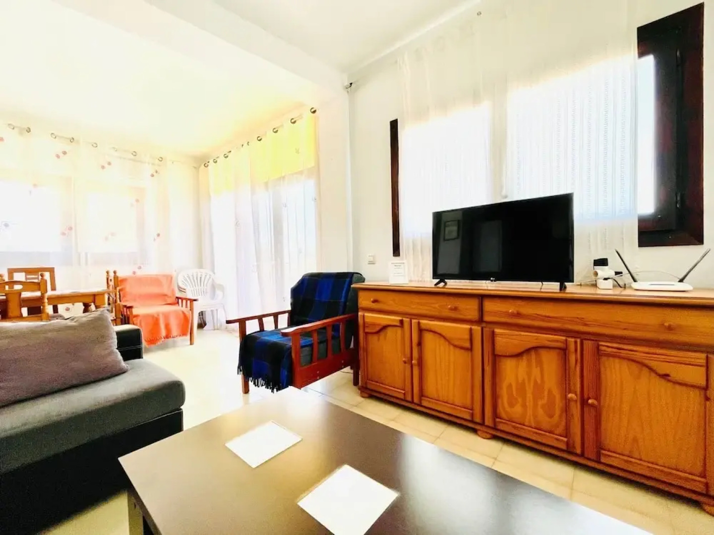 Mountain-view Apartment by Sea