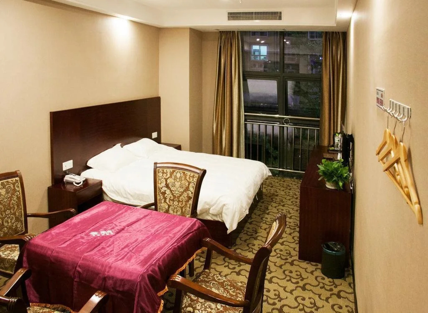 Liangjiang Shiguang Inn