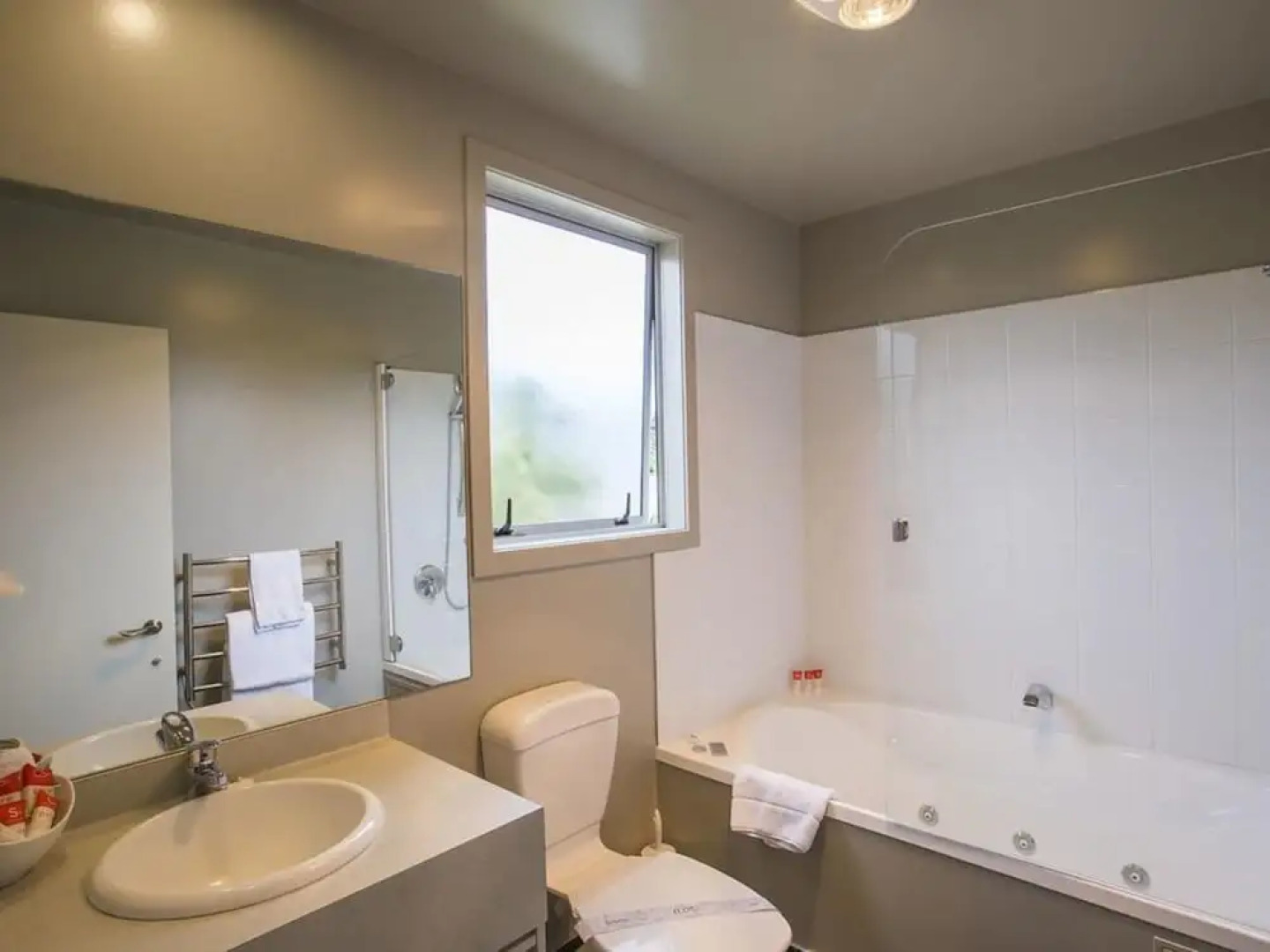 The Claremont Motels & Apartments