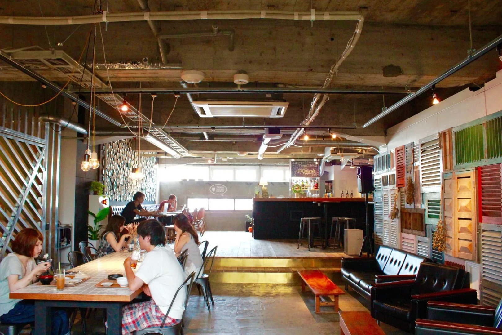 Hostel and Dining Tanga Table