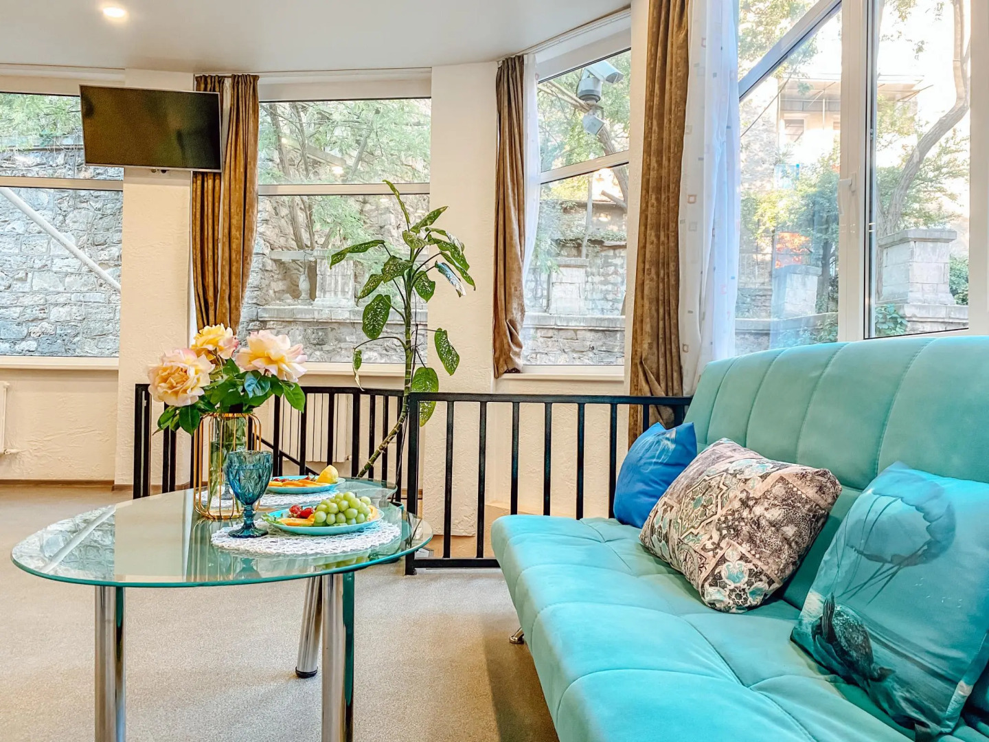 Апартаменты Счастье жить в центре Севастополя на ул. Большая Морская, д.41