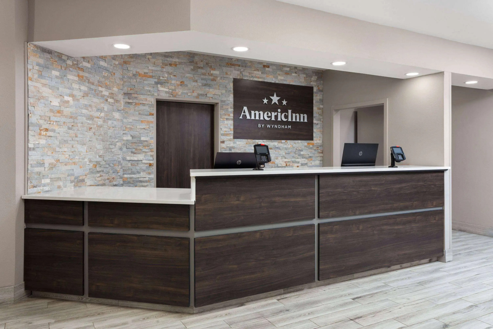 AmericInn by Wyndham Eagle River Downtown