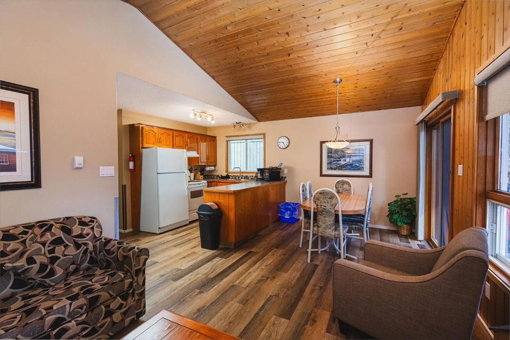 Overlander Mountain Lodge