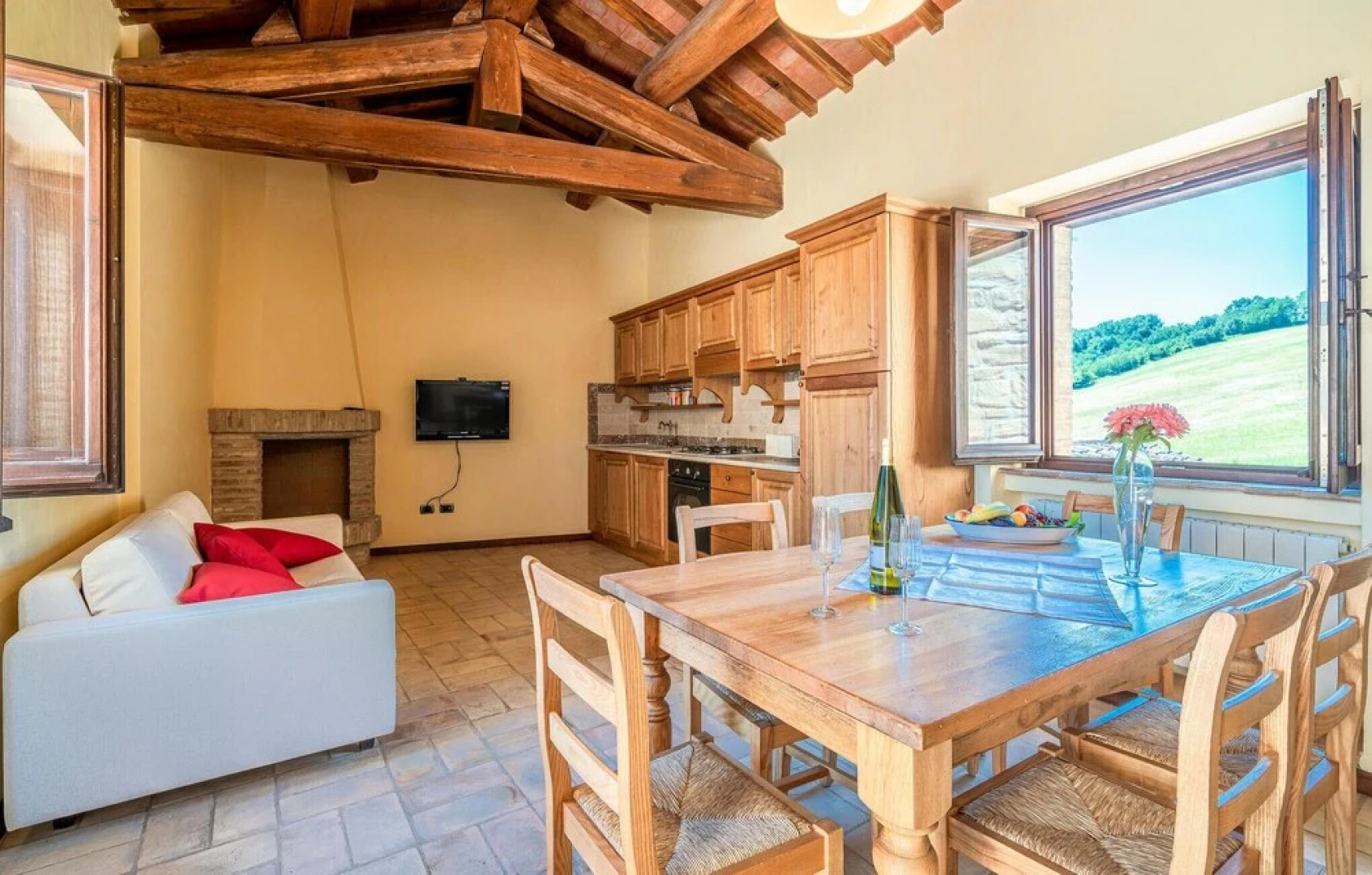 Nice Home in Camerino With Outdoor Swimming Pool, Wifi and 2 Bedrooms