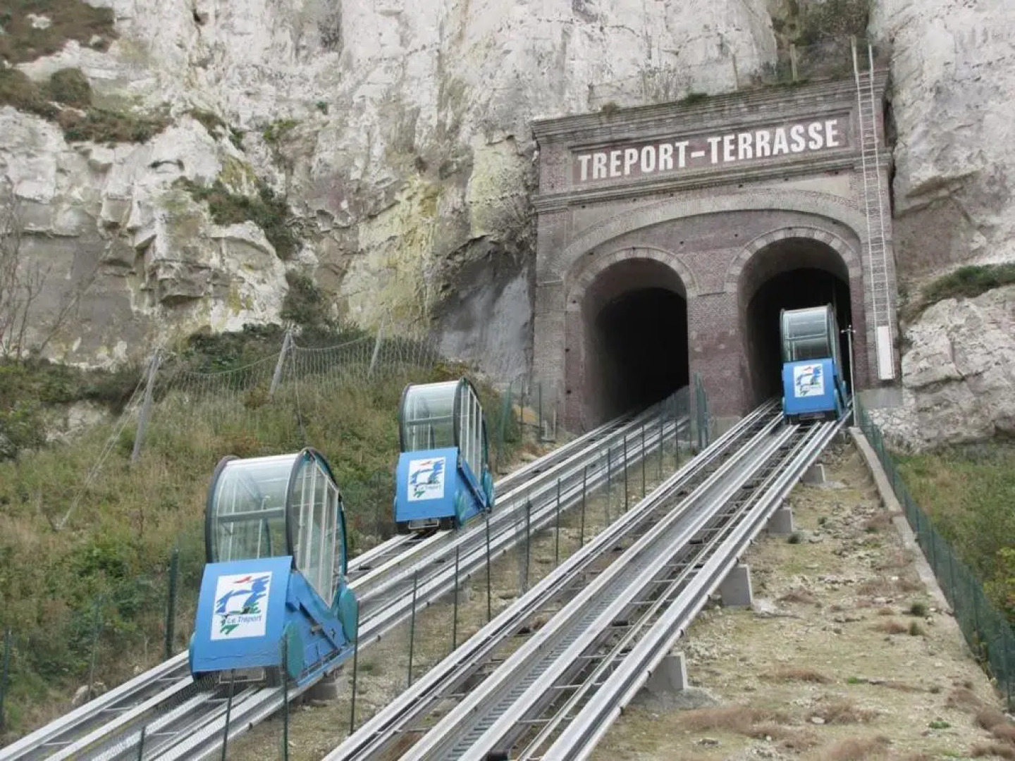 LA VERRIÈRE. Les Locations ISAHORA c'est aussi plusieurs appart' de Standing à 2 pas du Château d'Eu, des Falaises du Tréport, de MERS les Bains et aux portes de la BAIE DE SOMME