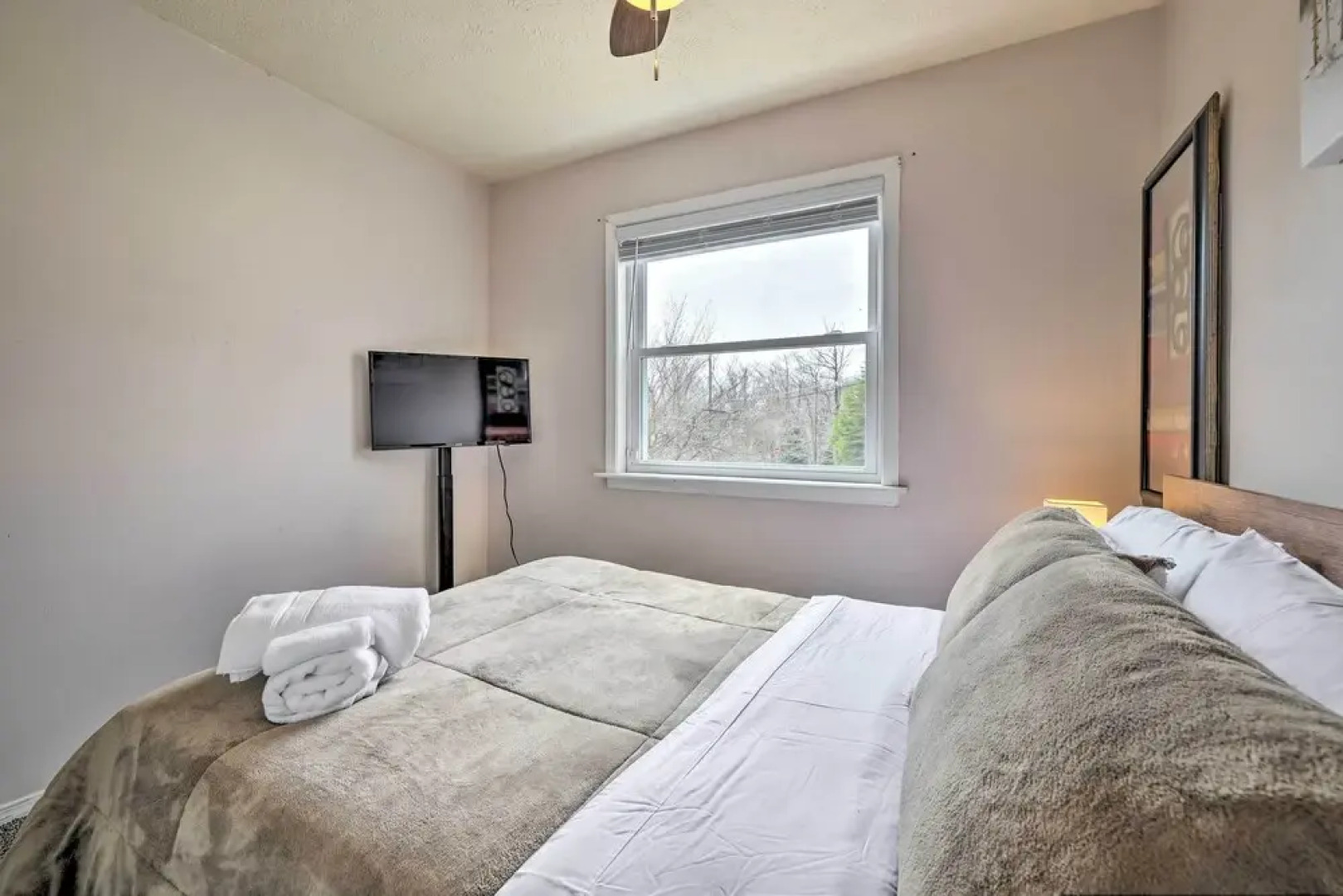 < 2 Mi to Dresser Lake: Home w/ Pool Access!