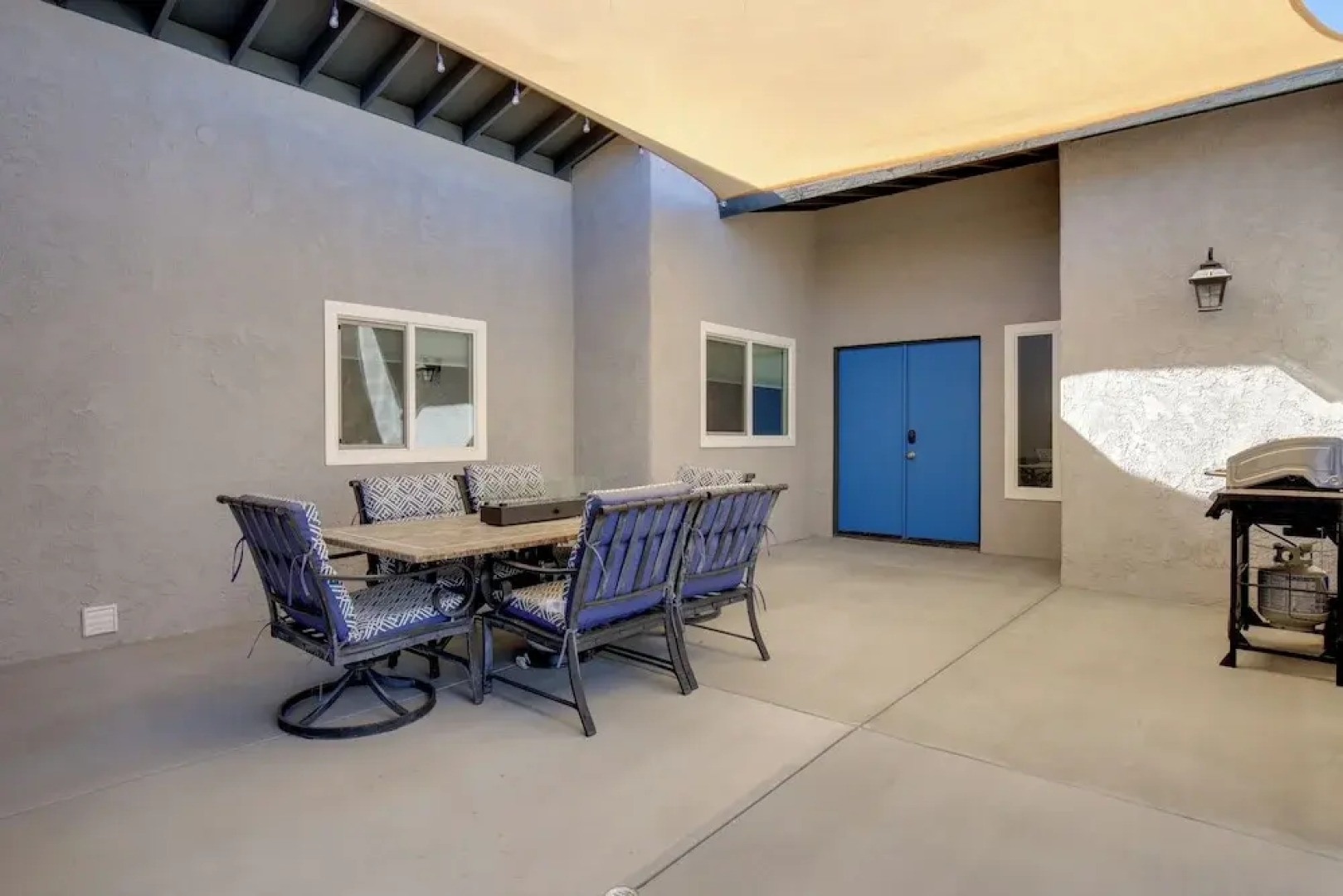 Theater Room & Pool Deck: Retreat in Palm Desert!