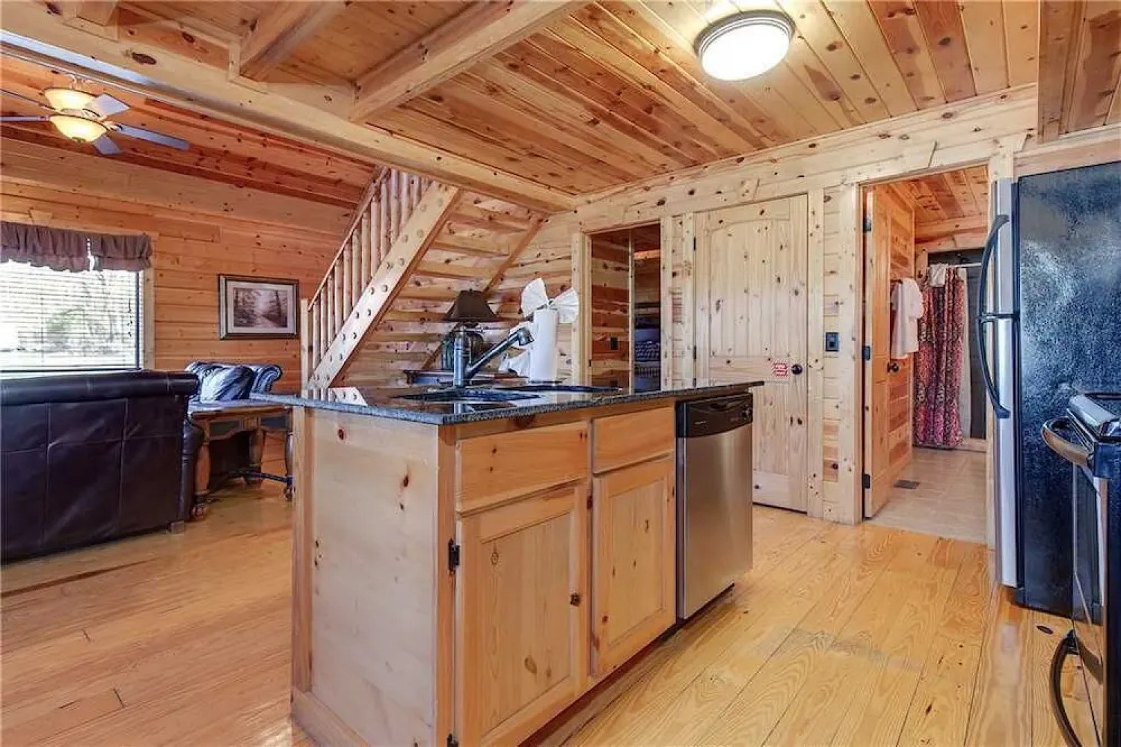 Marlenes Hideaway 3 - Three Bedroom Cabin