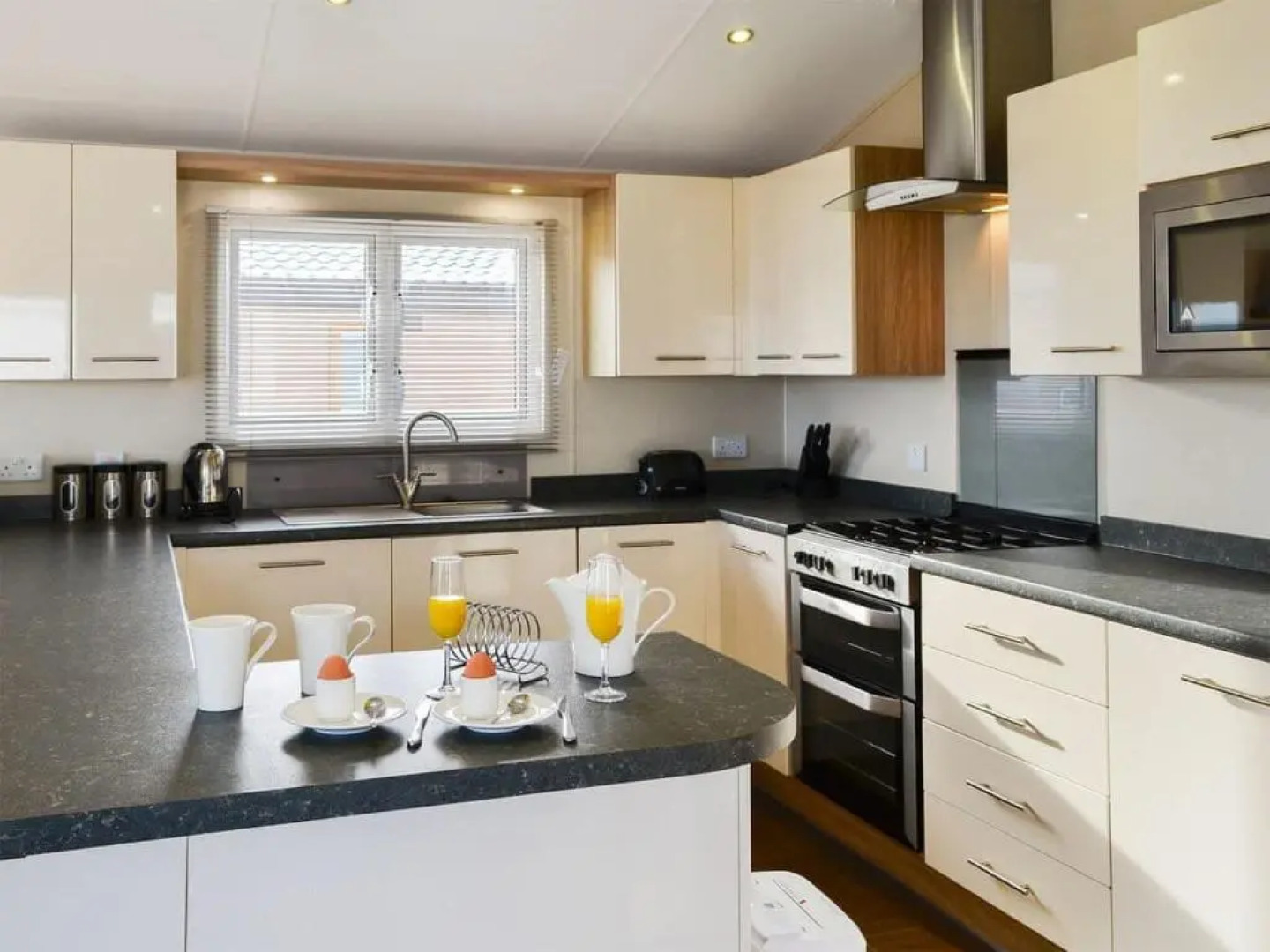 Beachcomber Lodge, 3 bedroom, beachside, dog friendly, Dumfries and Galloway, Scotland