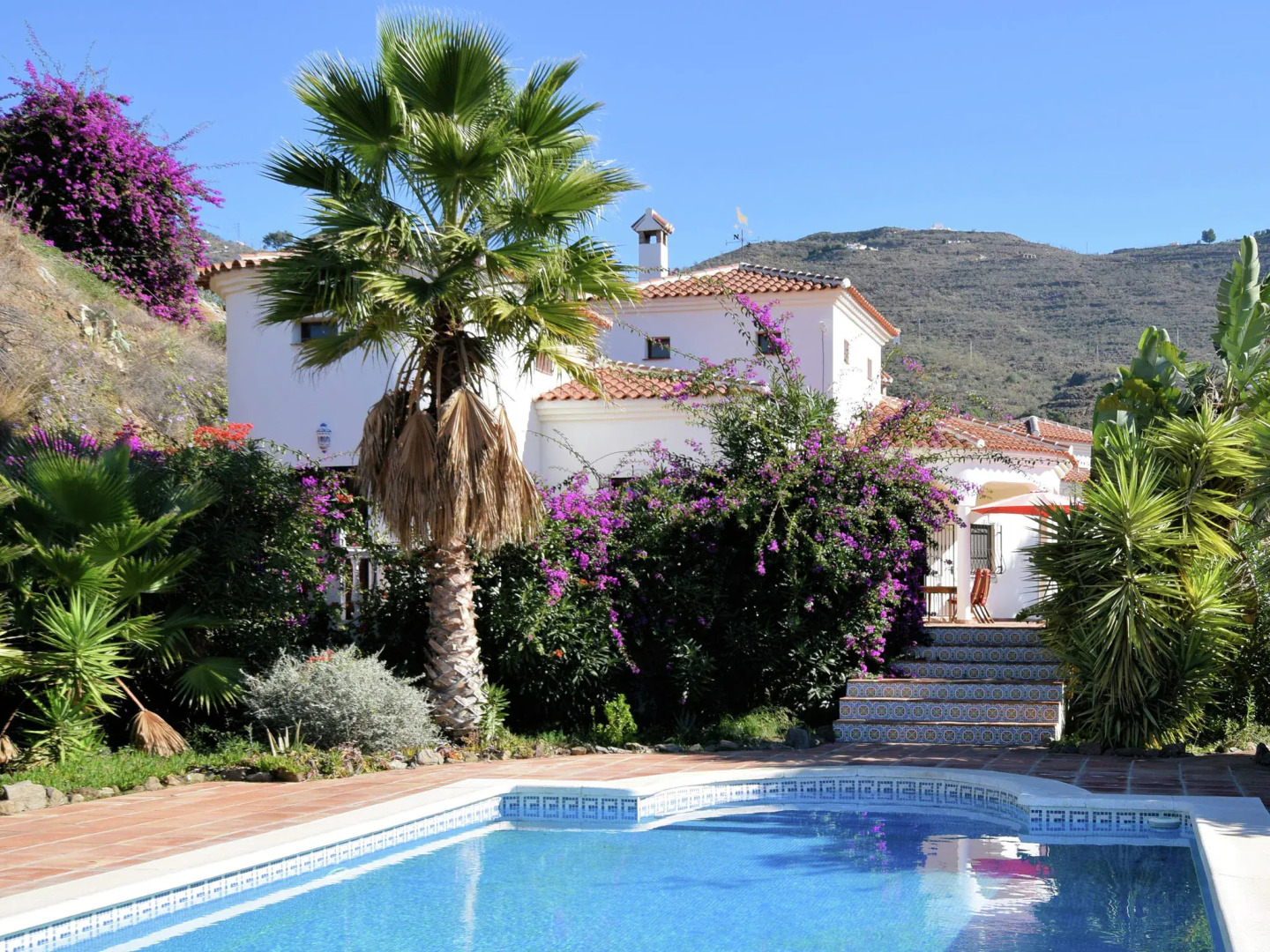 Comfortable luxury villa with private swimming pool and sea view