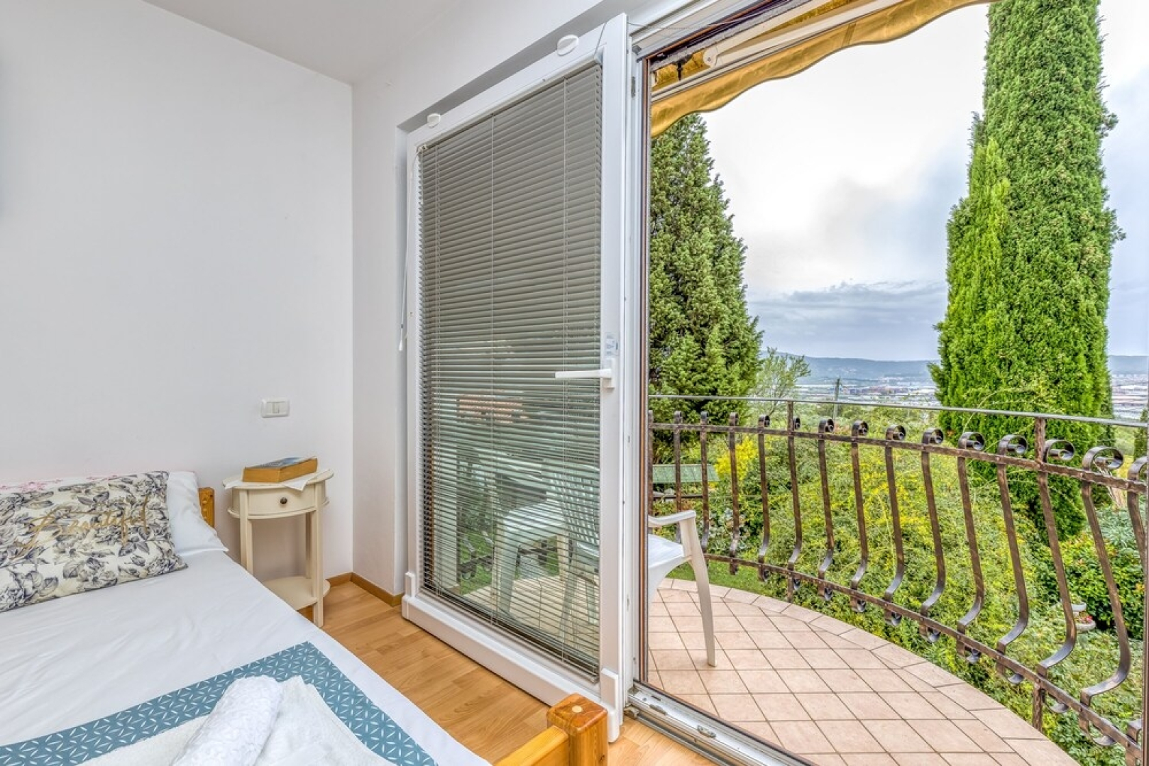 House In The Vineyards