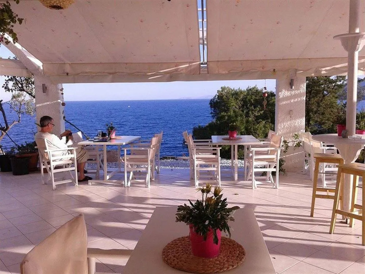 Kavos Bay Seafront Hotel