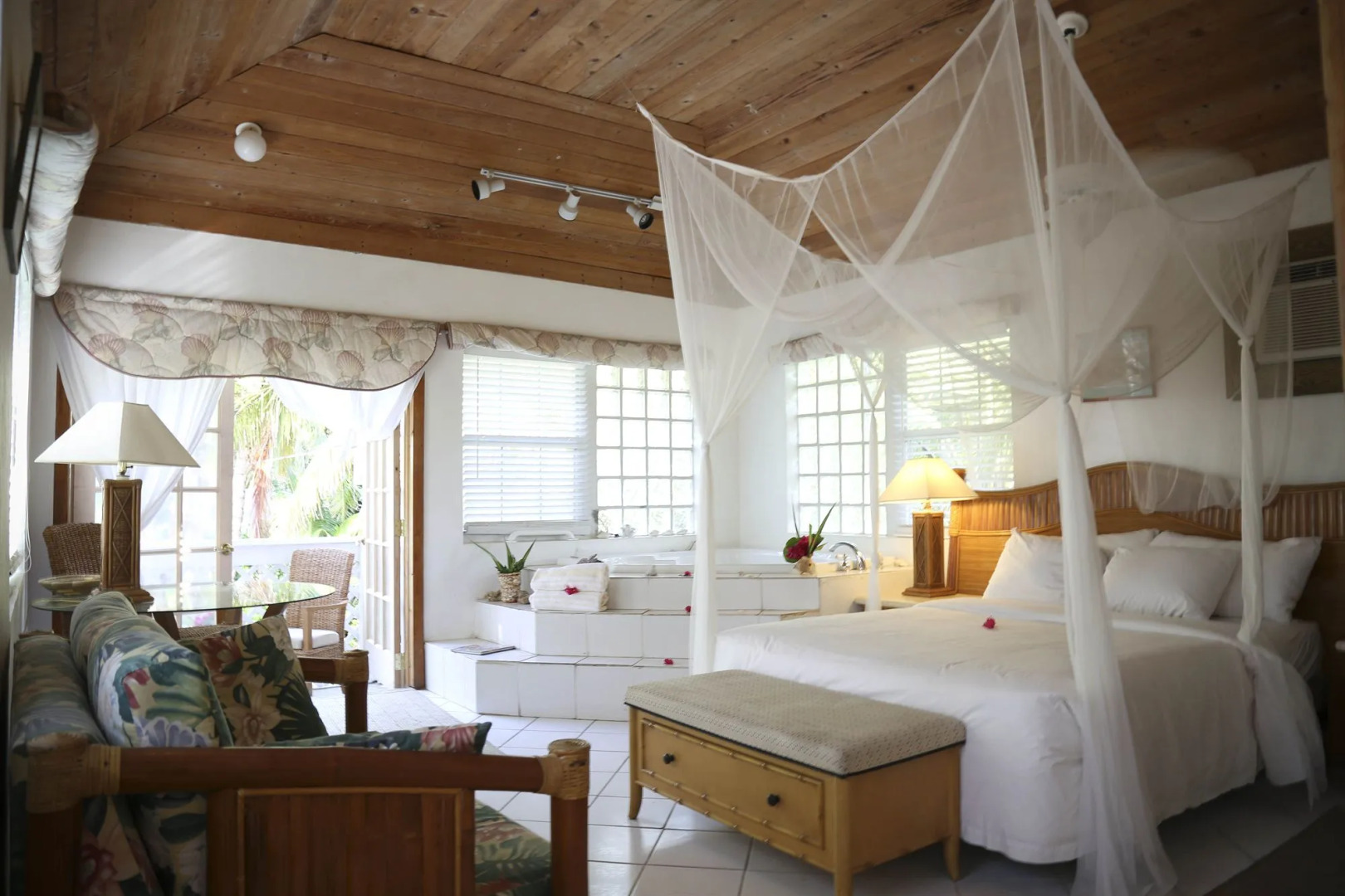 Tingum Village Hotel