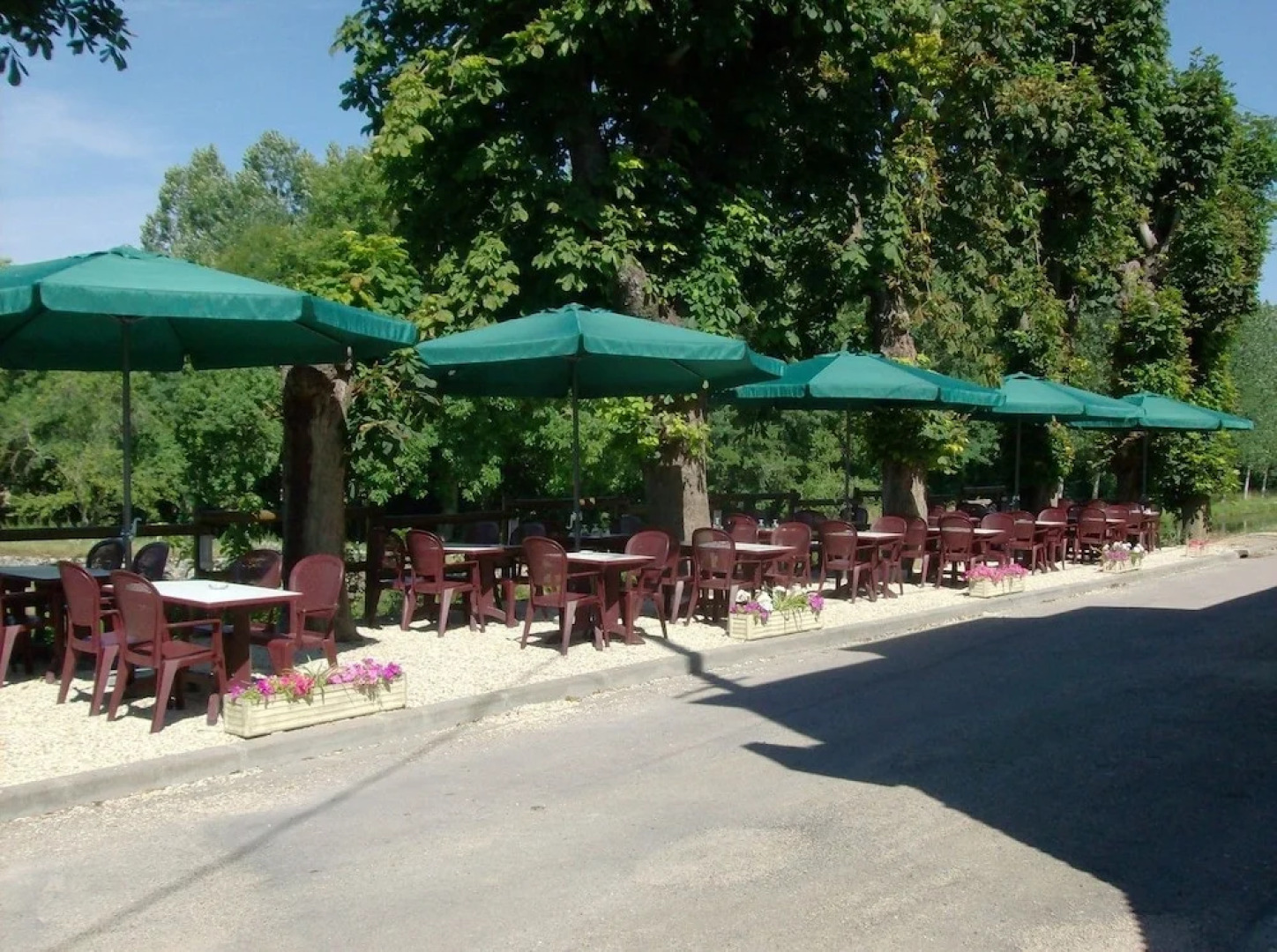 Hôtel-restaurant de lEcluse 79