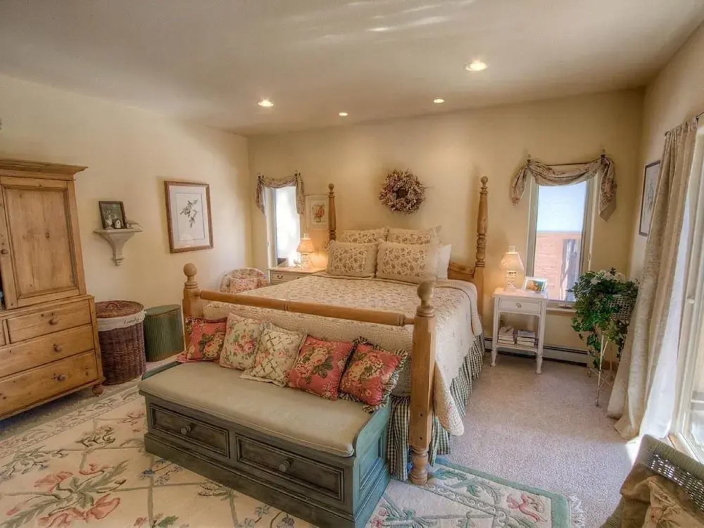 Luxurious Lower Tyrolian Village 3 Br chalet by RedAwning