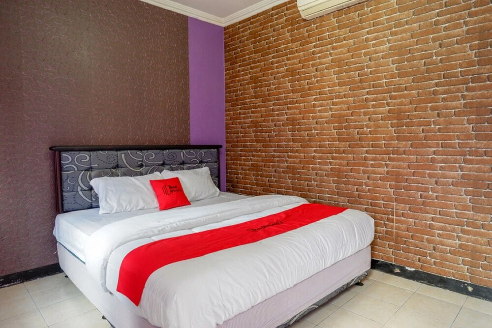 Hotel Ungu by RedDoorz