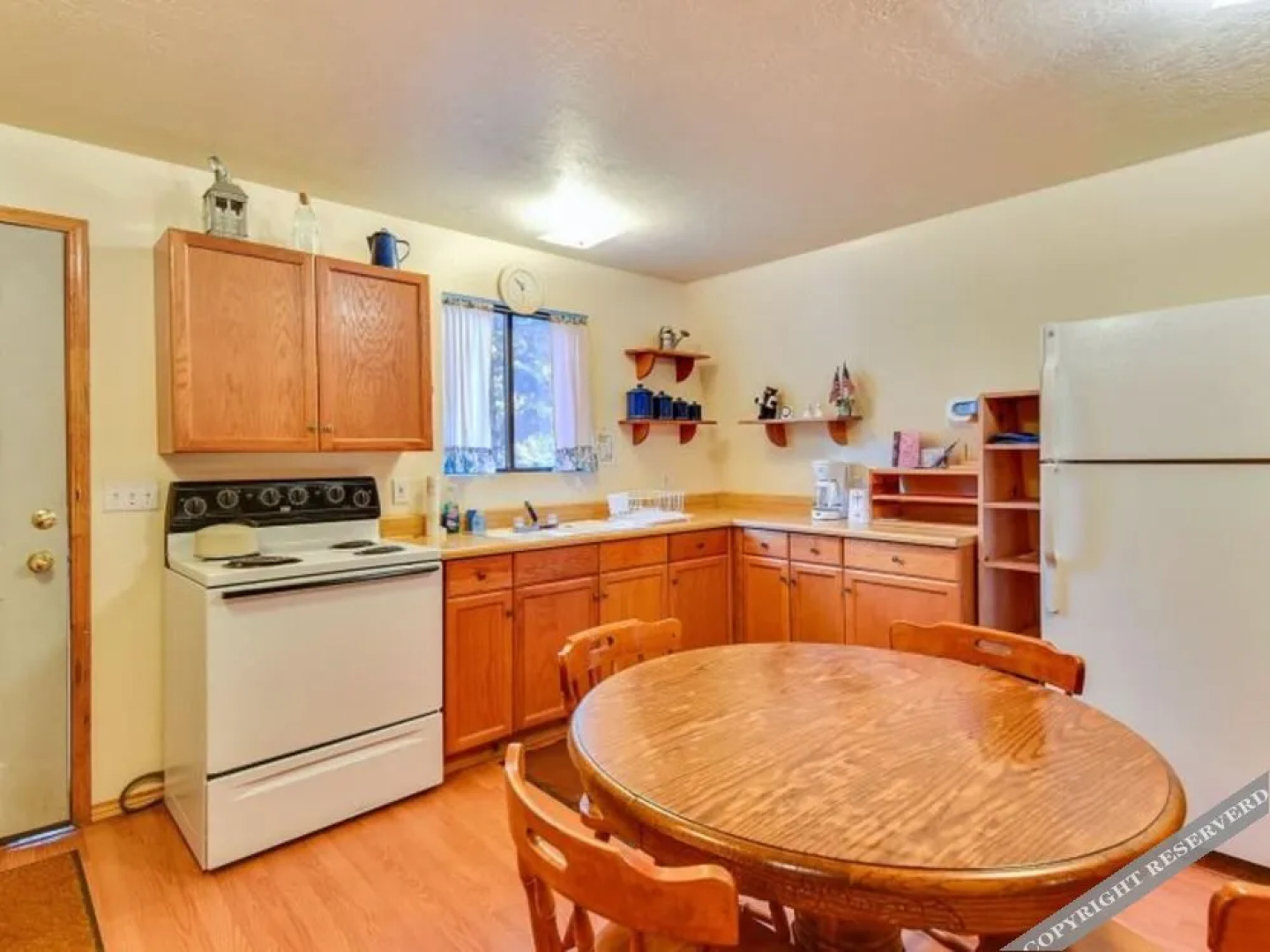 The Pit Stop Sleeps upto 10 people by RedAwning