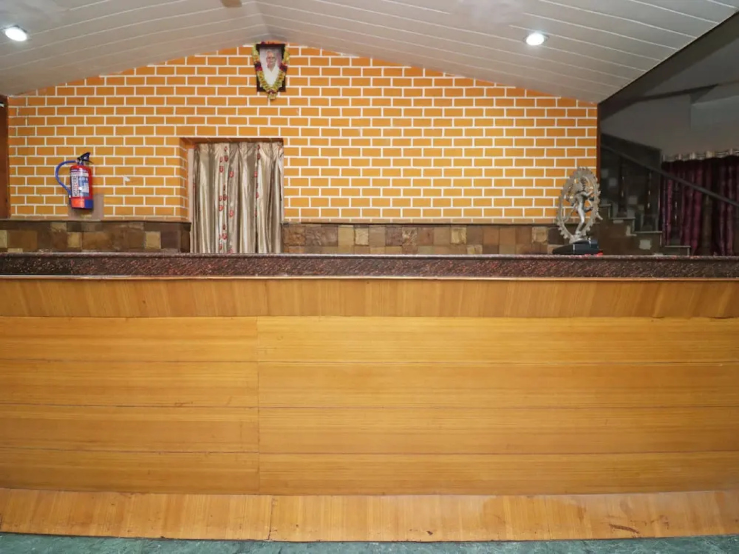 SPOT ON 37002 Hotel Natraj