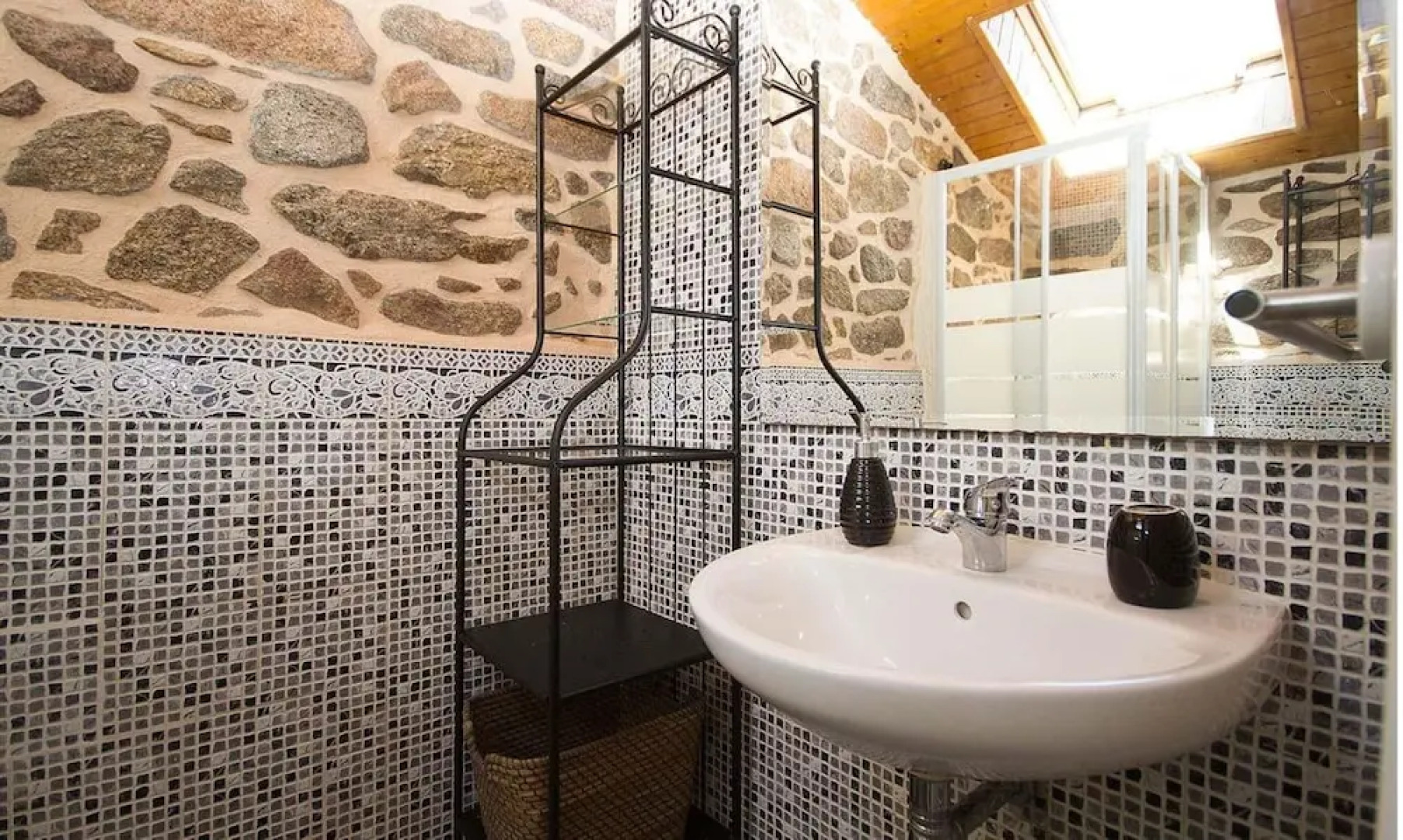 House - 3 Bedrooms with WiFi - 107749