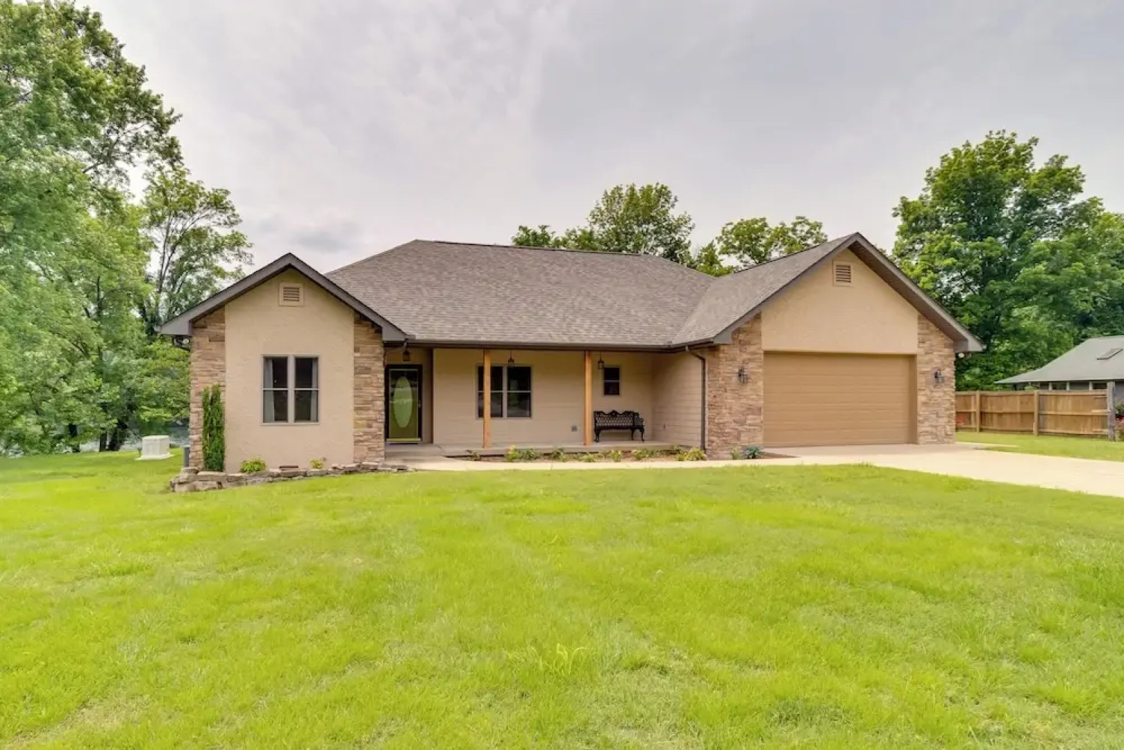 Waterfront Getaway w/ Patio on the White River!