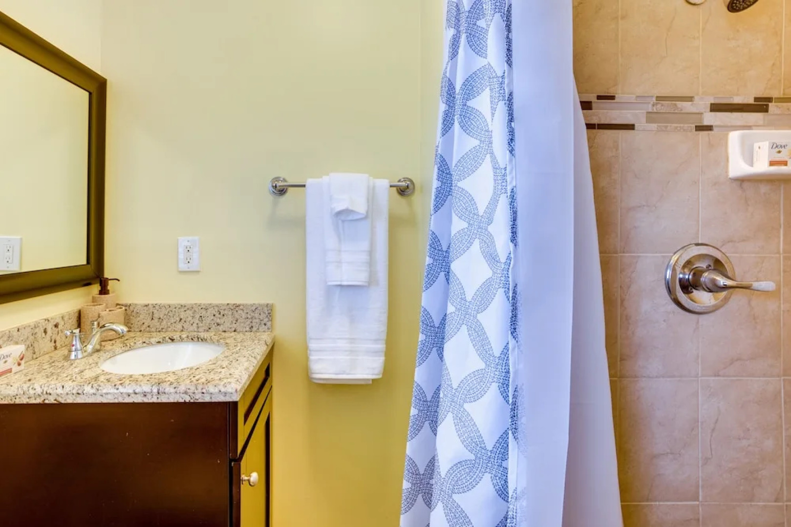 Pool & Screened-in Patio: Tropical Florida Abode