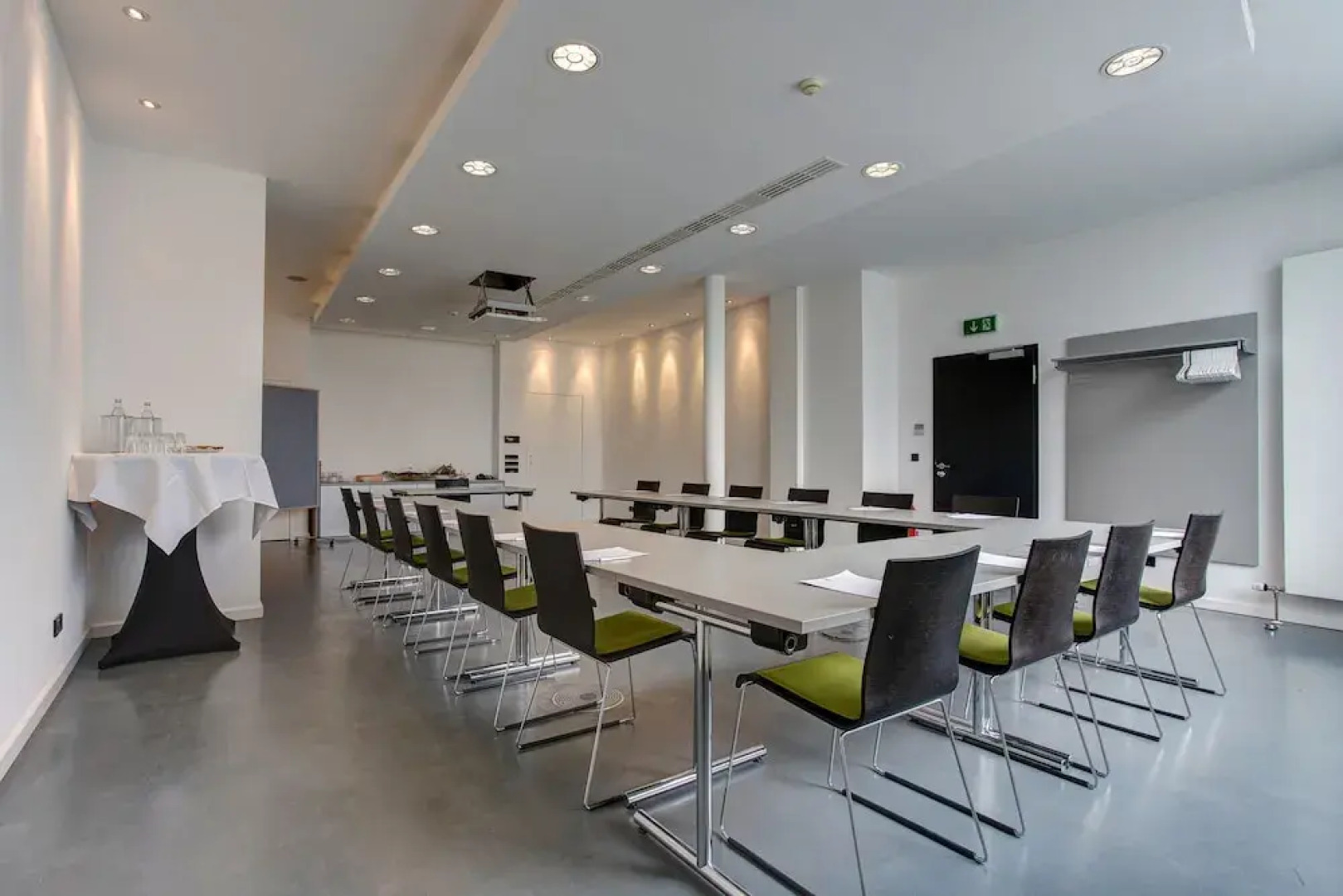 Отель Premier Inn Koeln City Centre