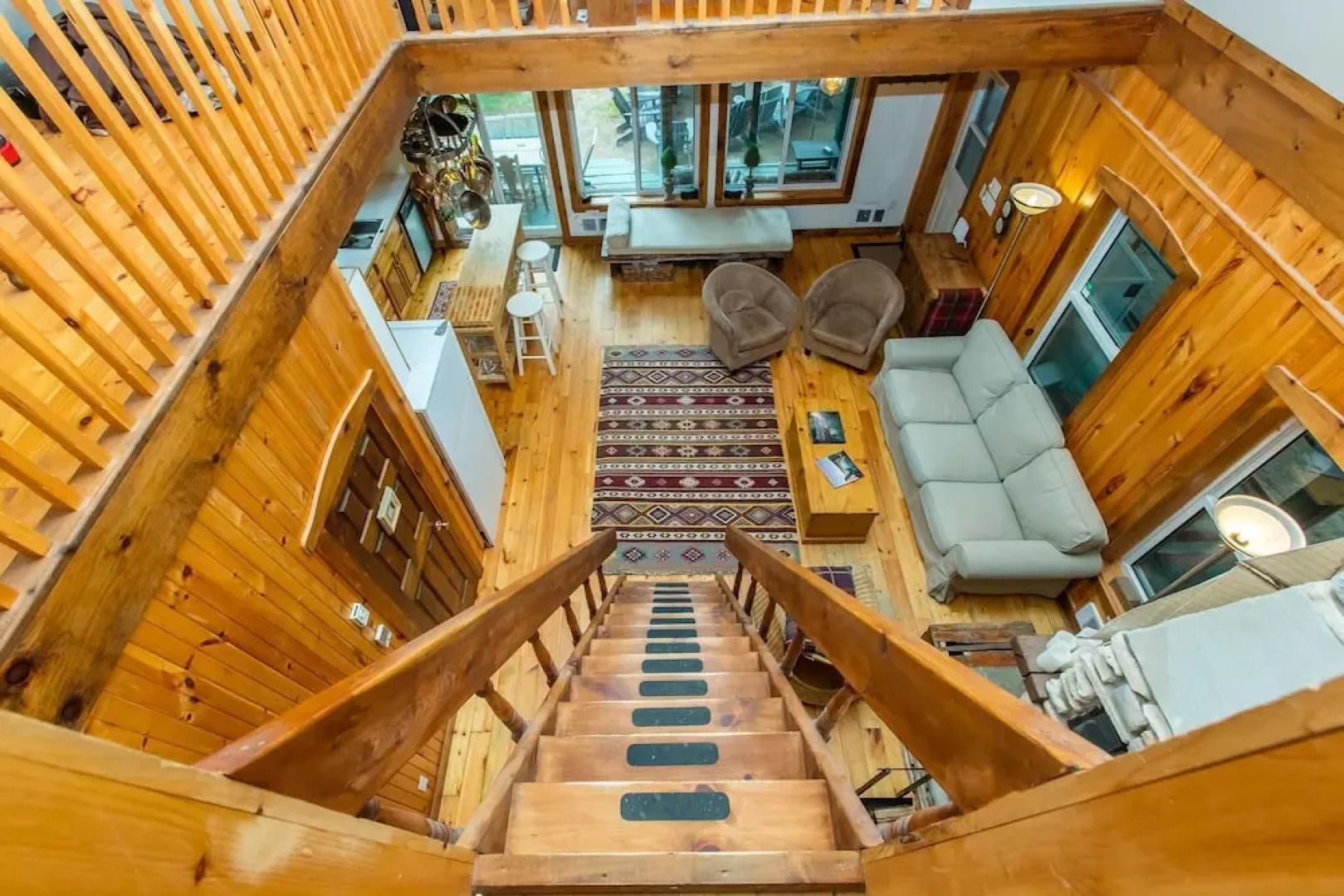 Stornoway is a Gorgeous cottage just 5 ft from White Lake!