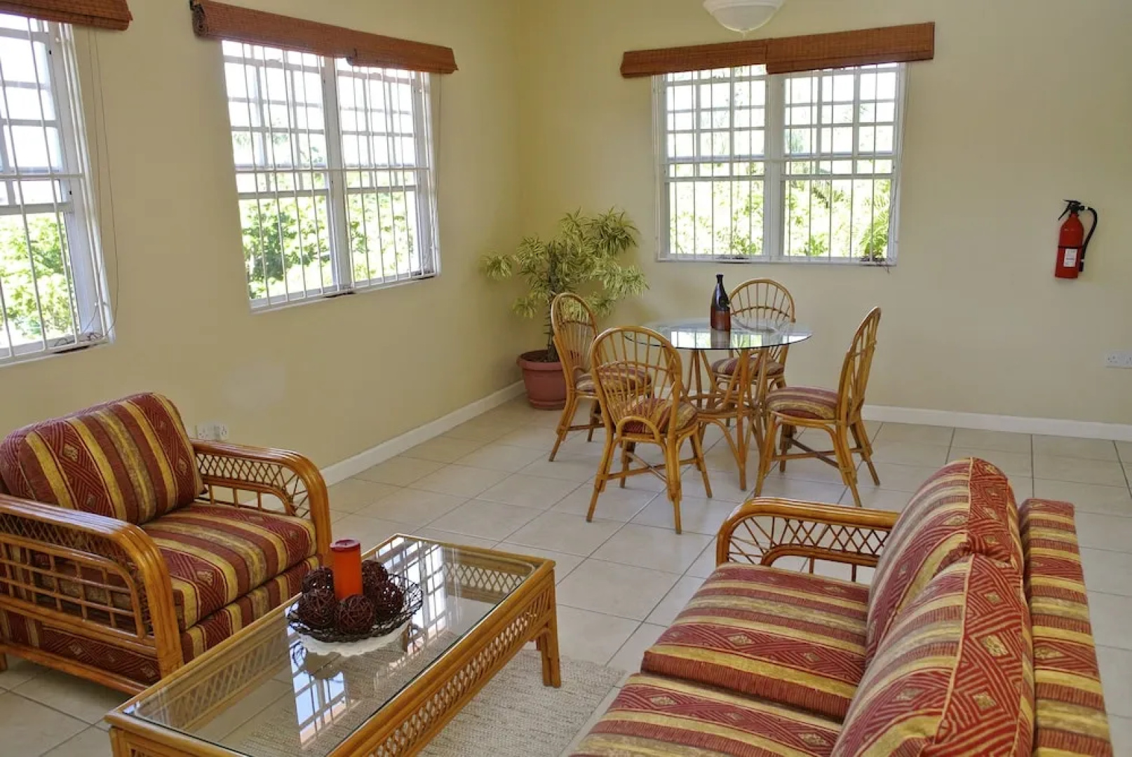 Poinsettia Villa Apartments