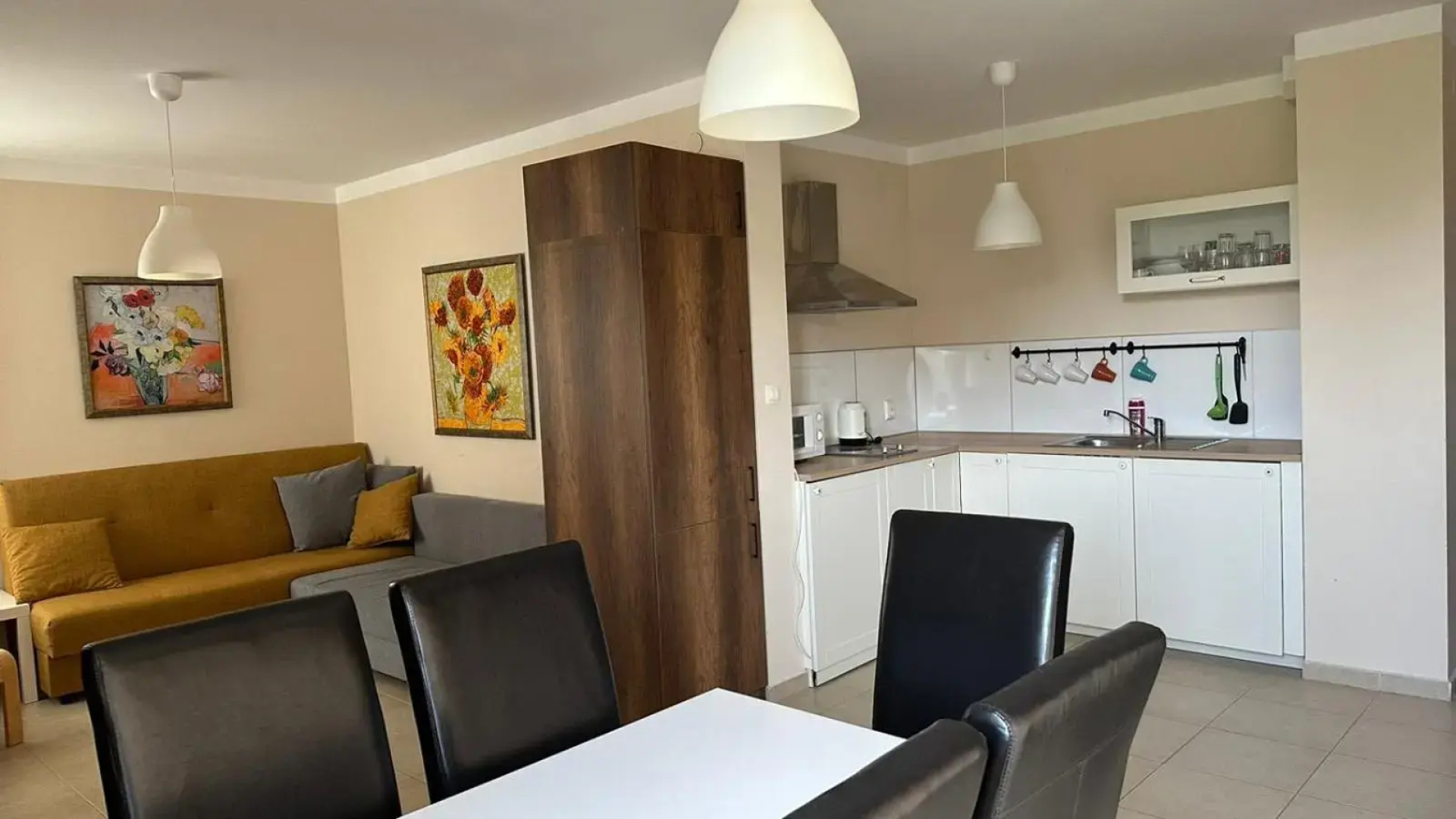Lovely 2-bedroom apartment in Pomorie residence 250m to the beach