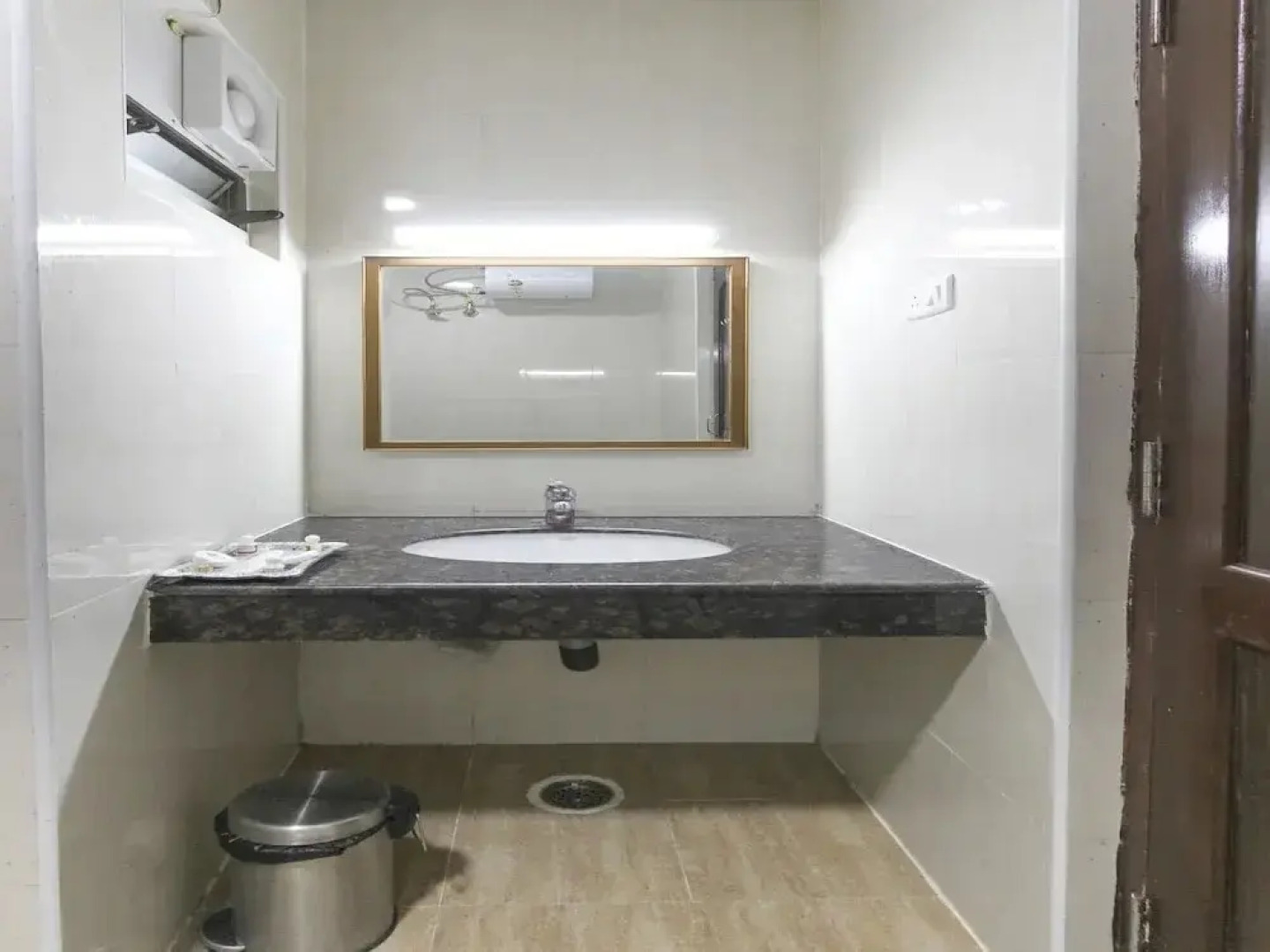 Hotel Saravana Bhavan by OYO Rooms