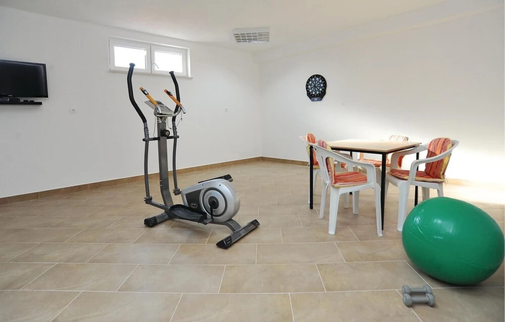 Awesome Home in Pakostane With Wifi and 5 Bedrooms