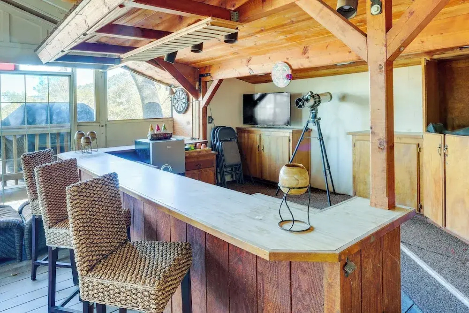 Spacious Crestline Retreat: 1 Mi to Lake Gregory