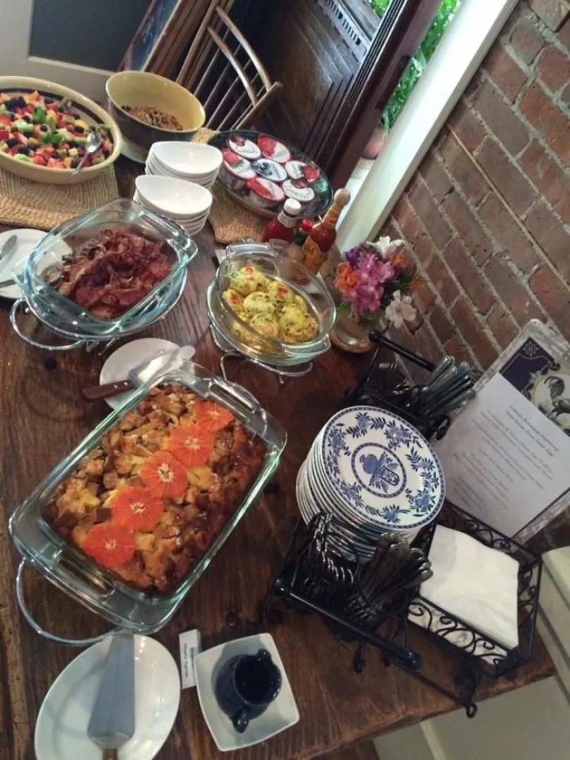 The 1850 House Inn and Tavern