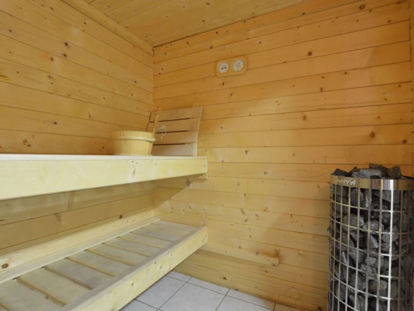 Beautifully Renovated Farmhouse for Groups, With Indoor Pool and Sauna