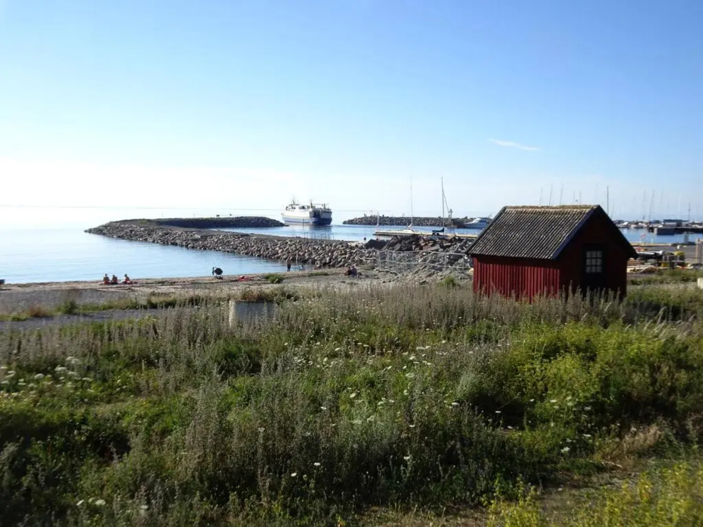 Stuga m havsutsikt & 50m till strand