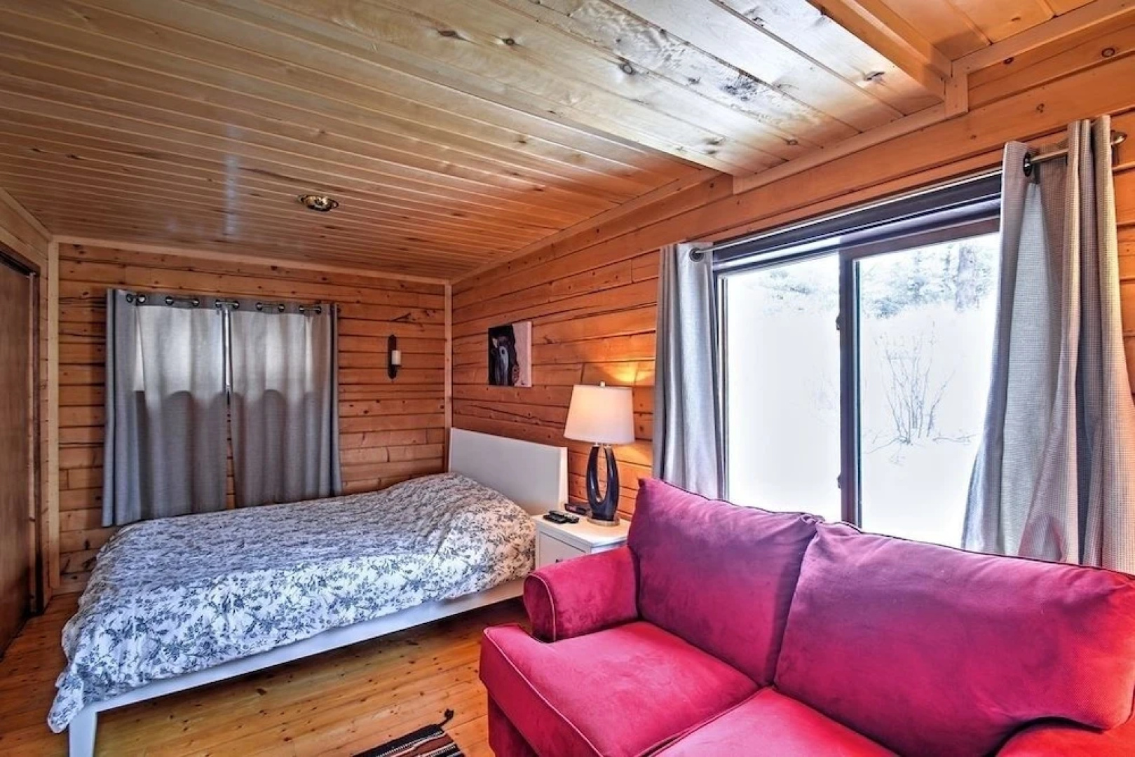 Secluded W/ Game Room & Huge Wraparound Deck 3 Bedroom Cabin