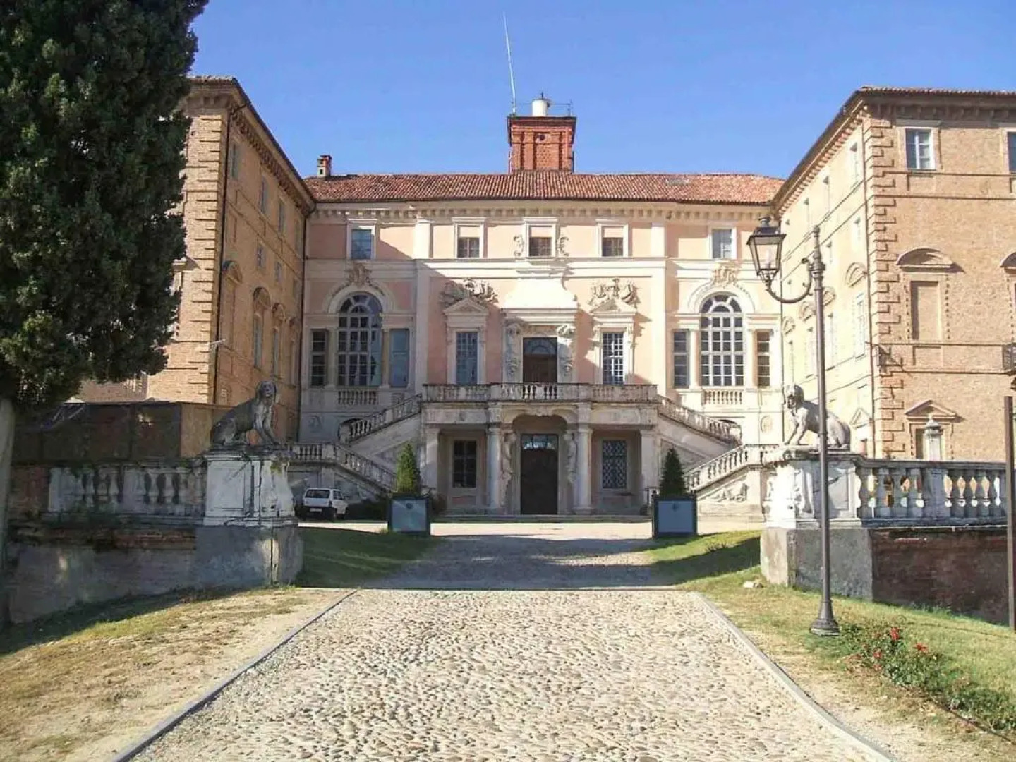 Lindhouse - Country House a Govone