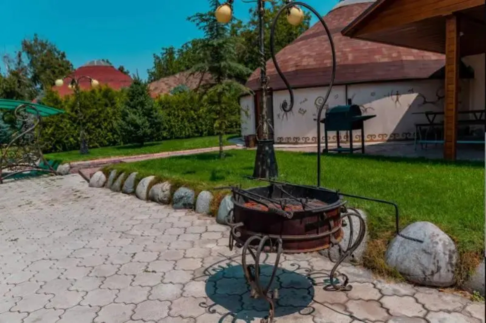 Golden Dragon Villa Hotel