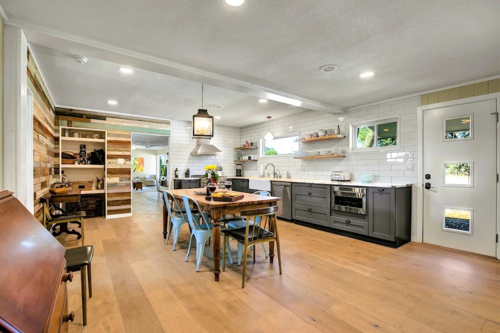 Luxury Cabin-right Across From Albert Dance Hall!