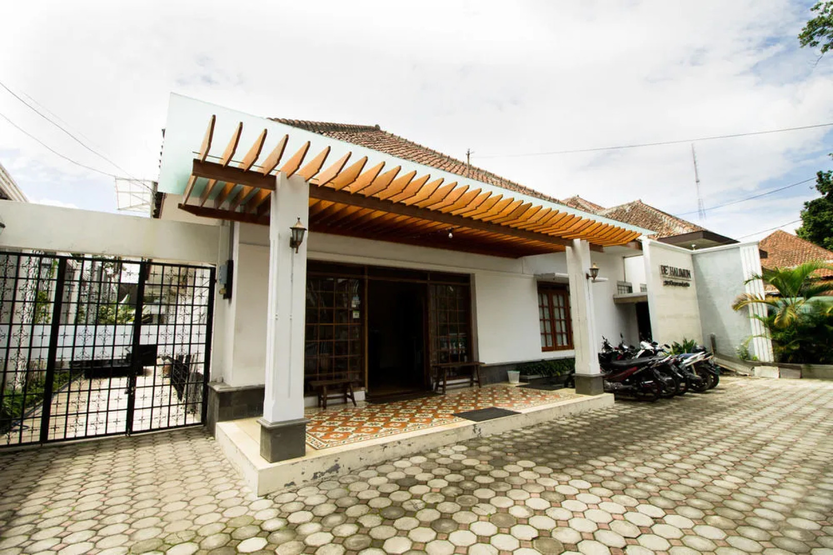 RedDoorz @ Burangrang