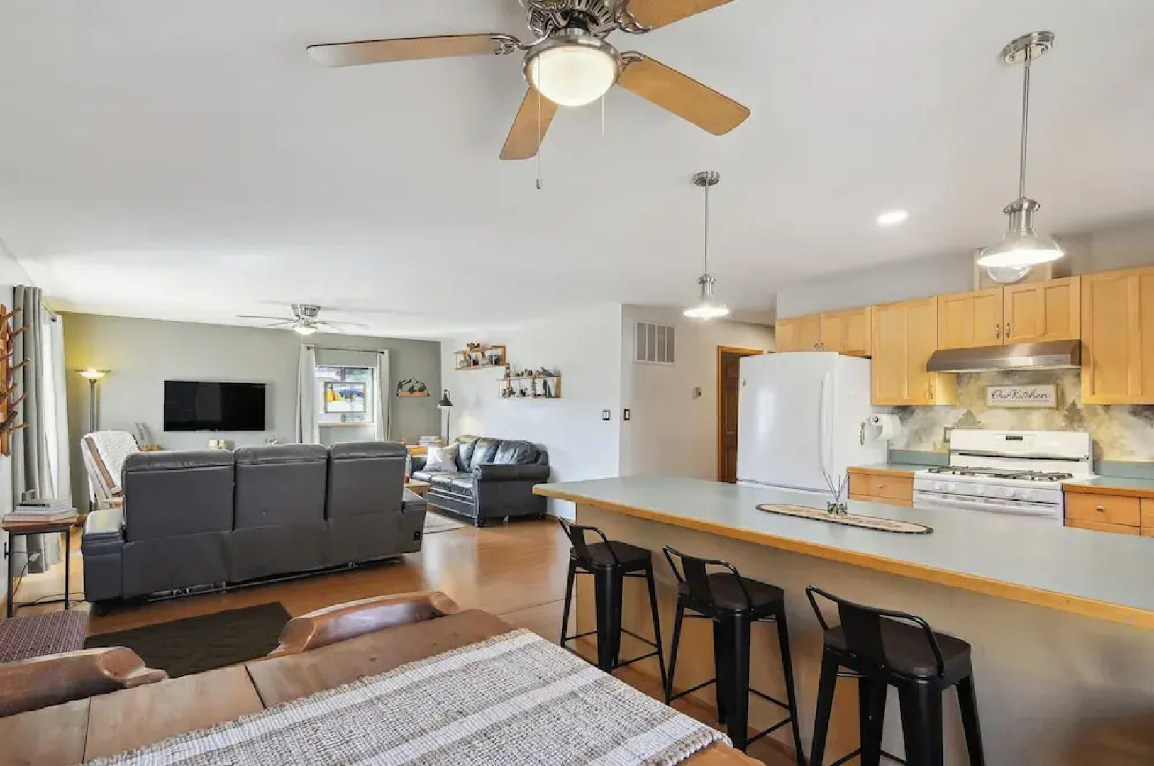 Single Tree Cottage - Walk to Downtown Chama!