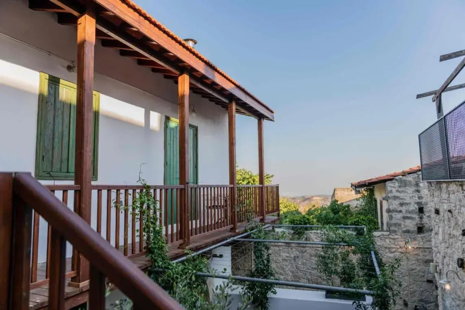 Oinou Strata - Adults Only