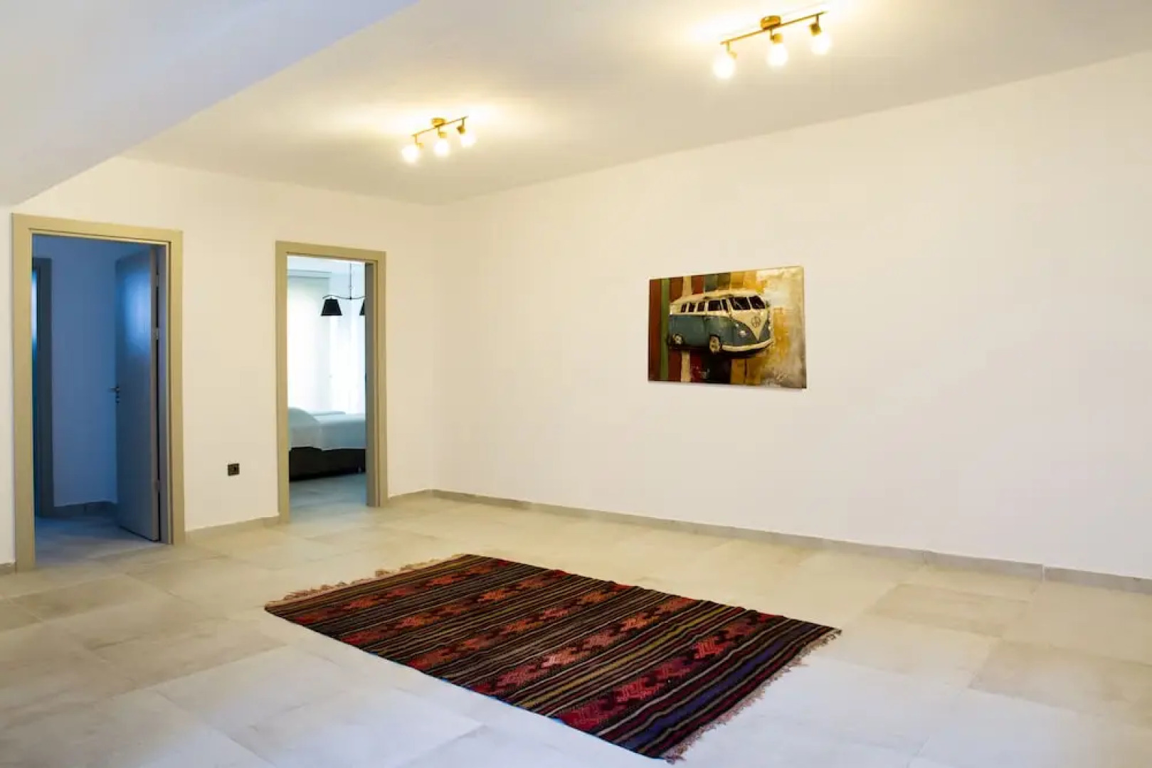 Important Group Villa Green