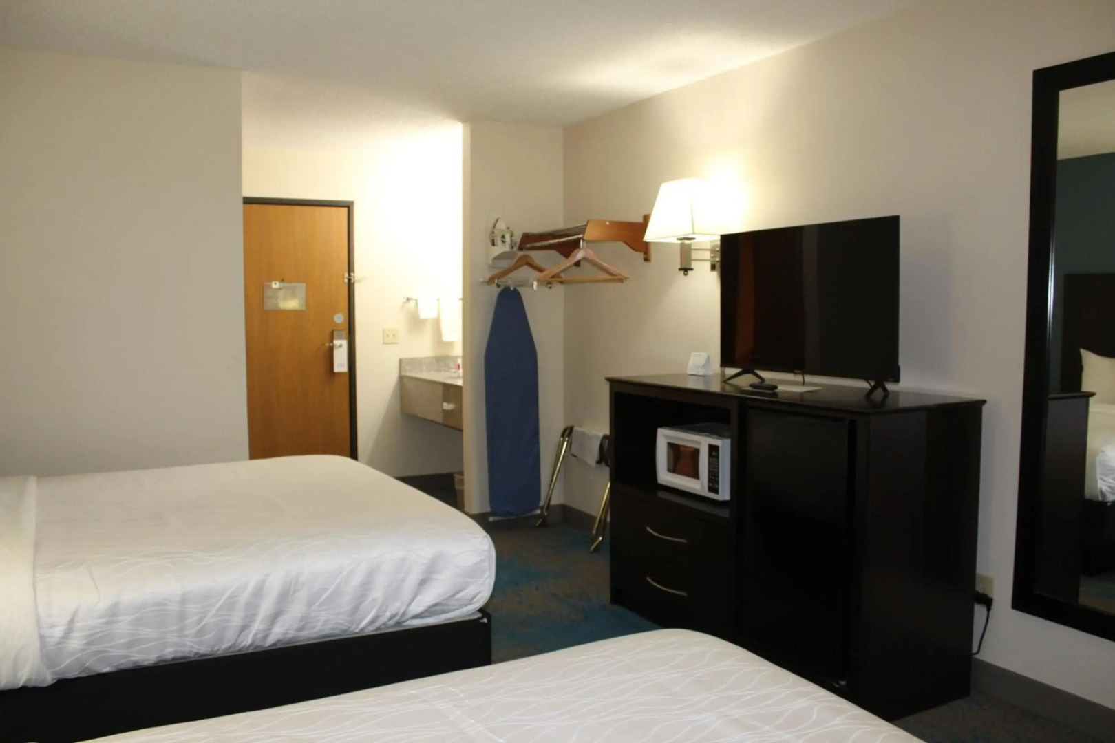 Reston Inn & Suites