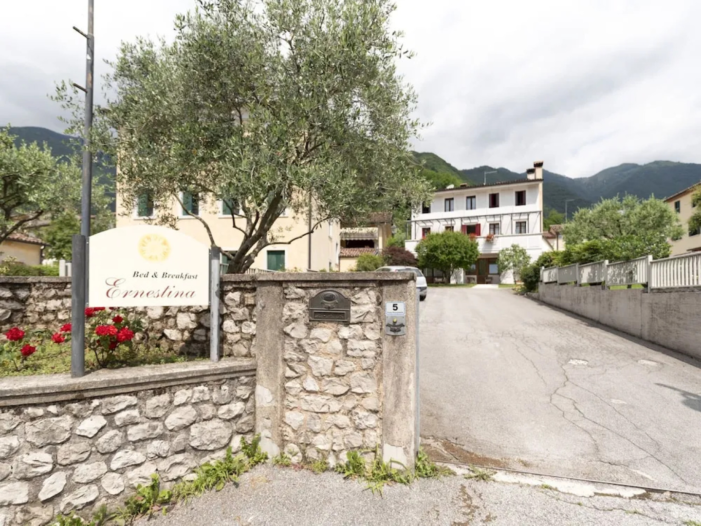 Simplistic Apartment in Miane by the Lake