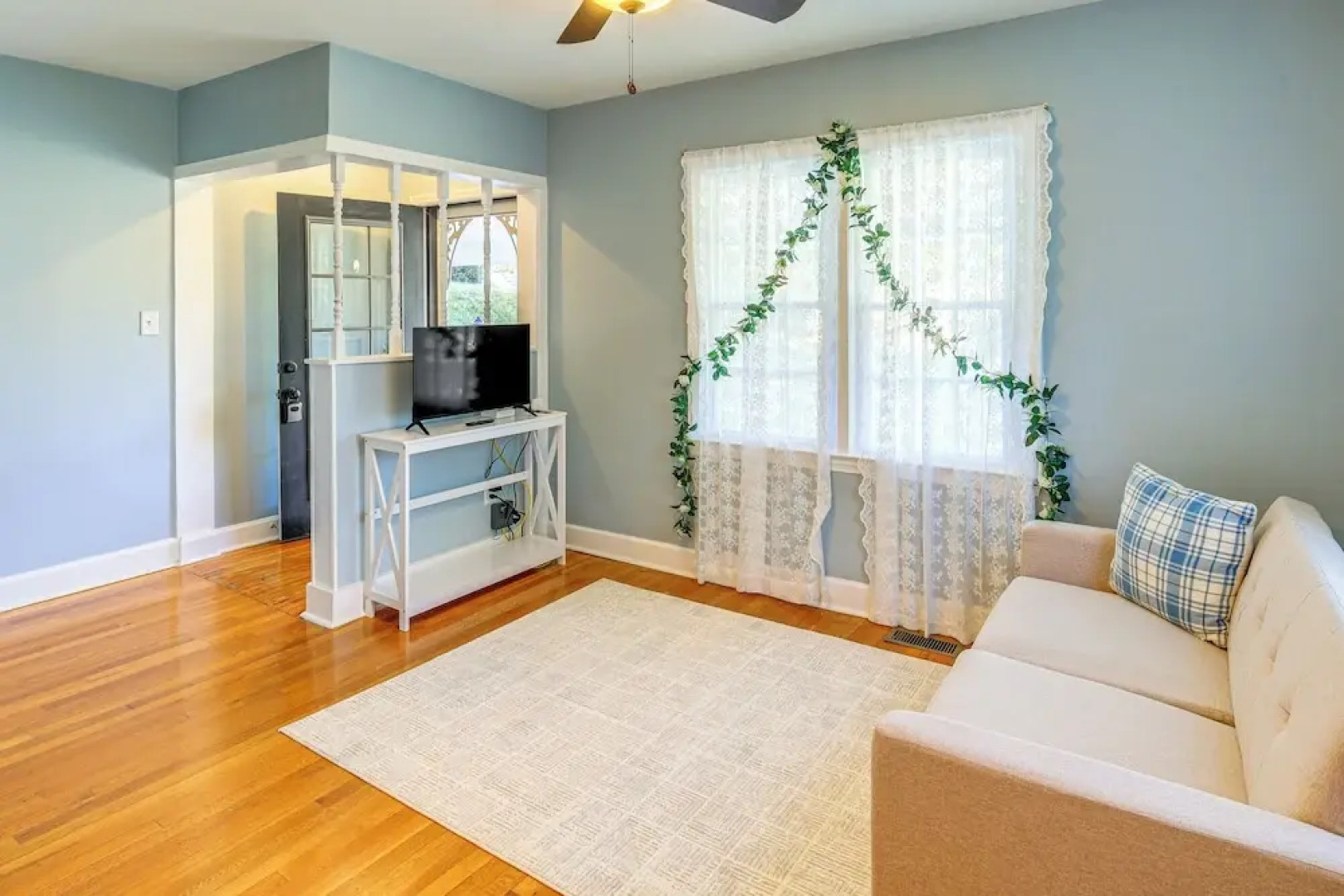 Walk to Main Street! Home in Historic Jonesborough