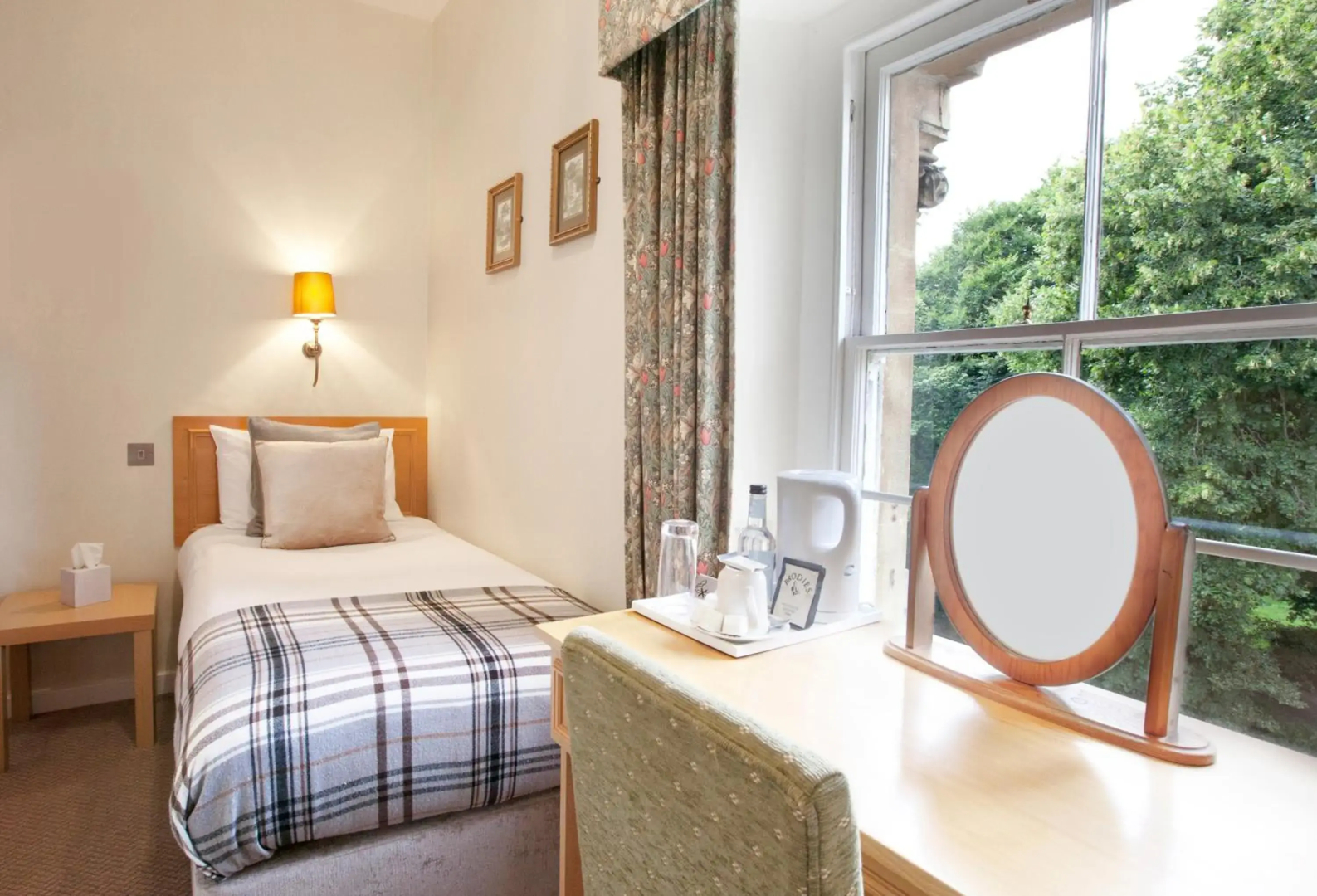 Victoria Square Hotel