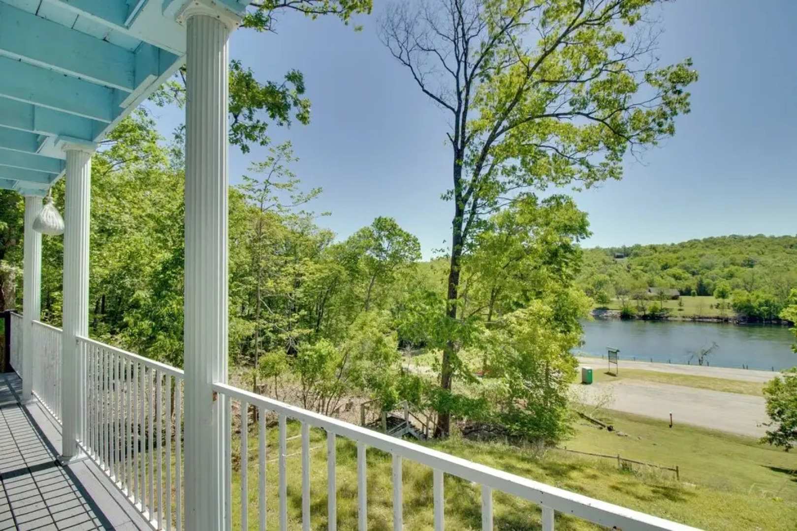 Spacious White Rivers Jewel: Fishing Haven!