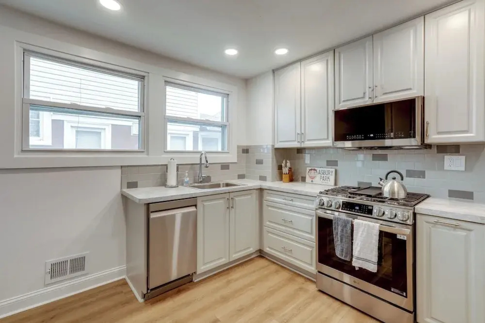 1 Mi to Beaches & Boardwalk: Asbury Park Retreat